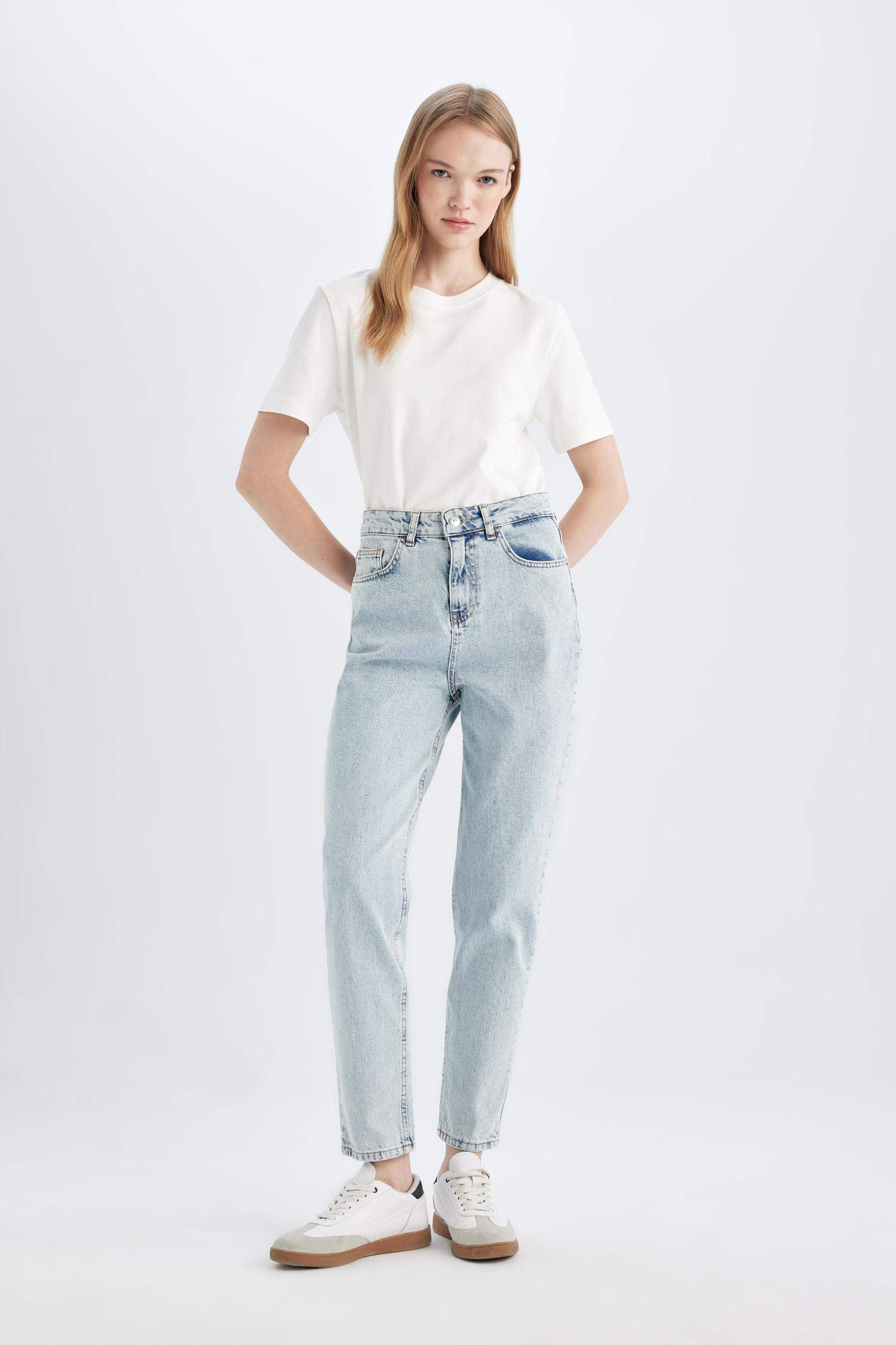 سروال جينز موم فيت بخصر عالي بقالب مريح ورجل ضيق