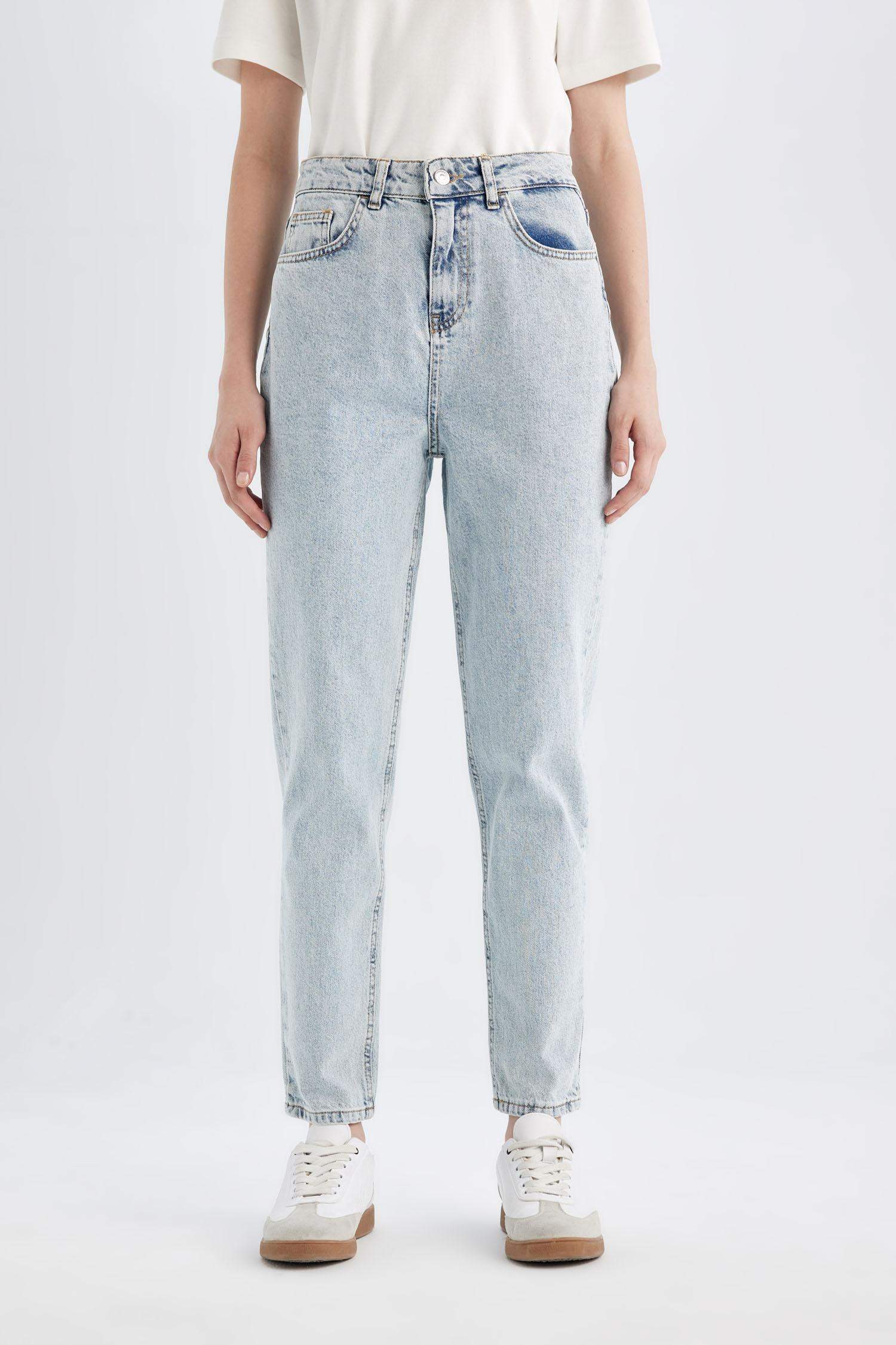 سروال جينز موم فيت بخصر عالي بقالب مريح ورجل ضيق