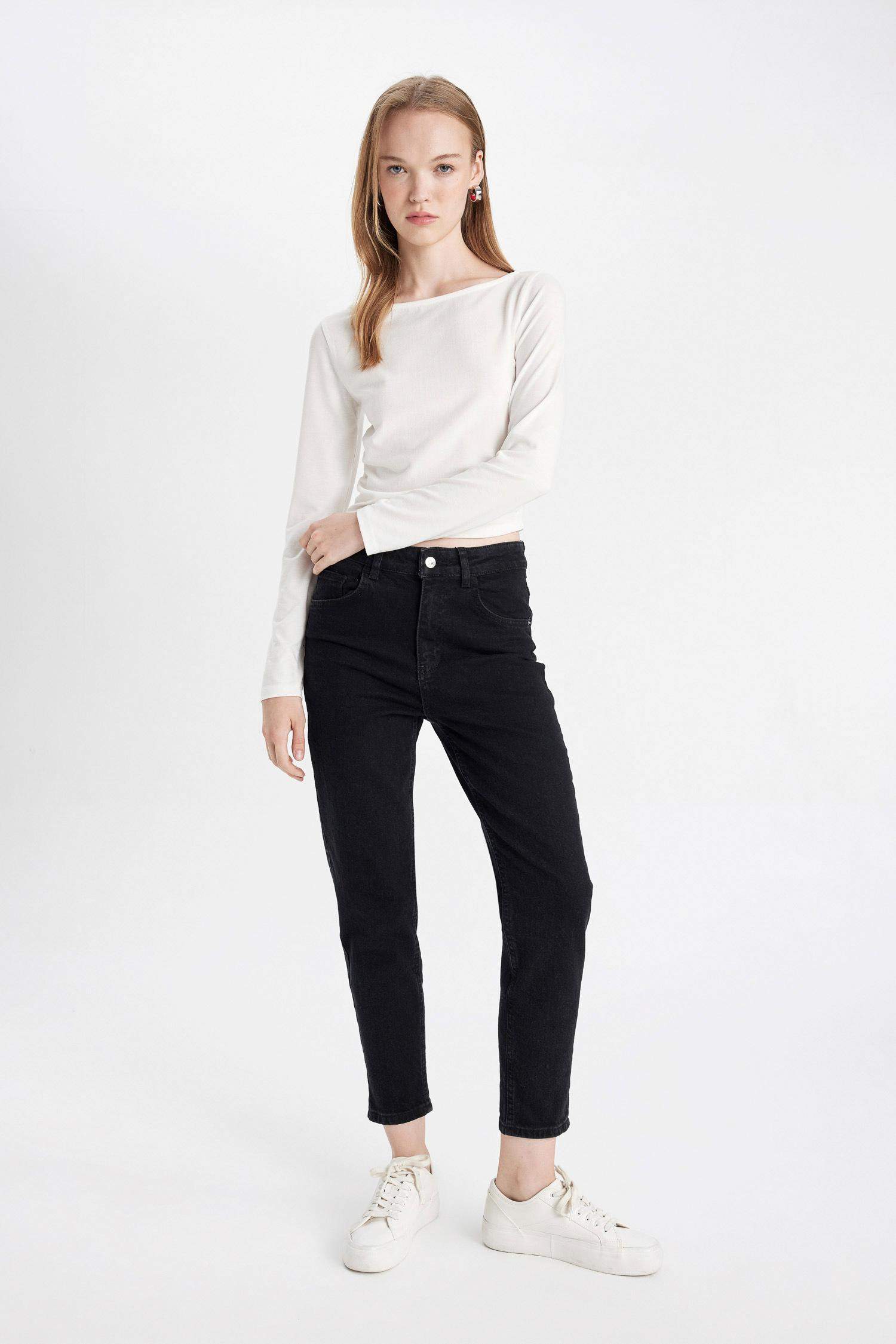 سروال جينز كومفرت موم بقالب مريح خفيف وخصر عالي