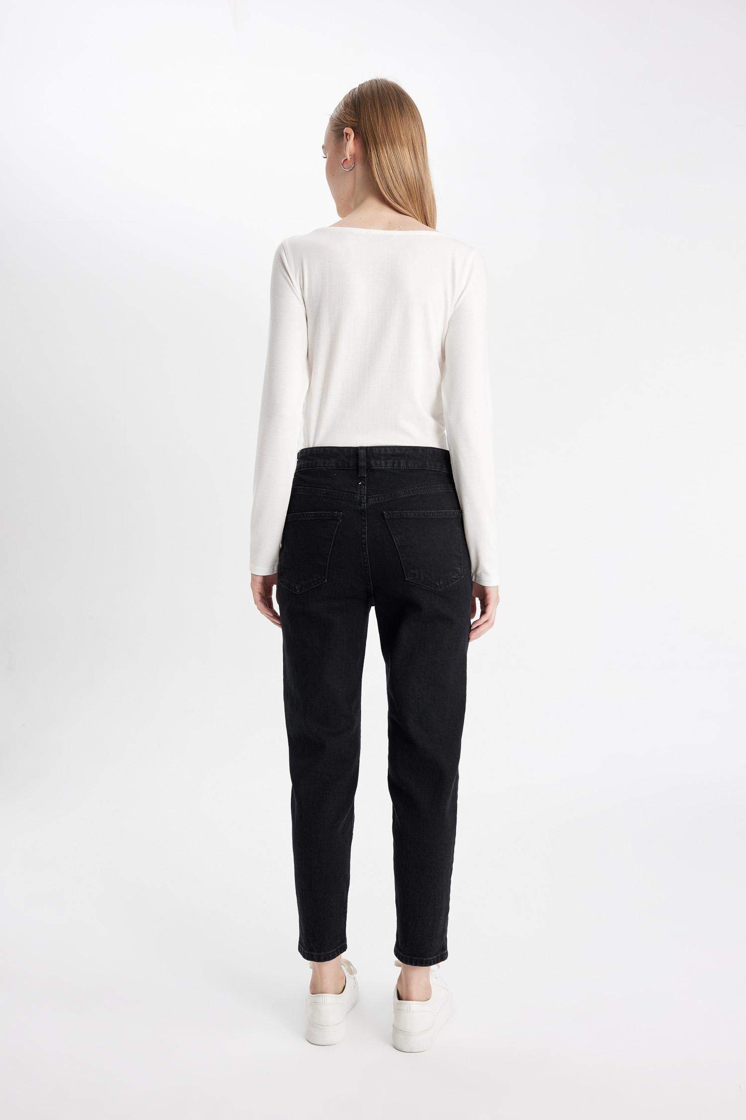 سروال جينز كومفرت موم بقالب مريح خفيف وخصر عالي