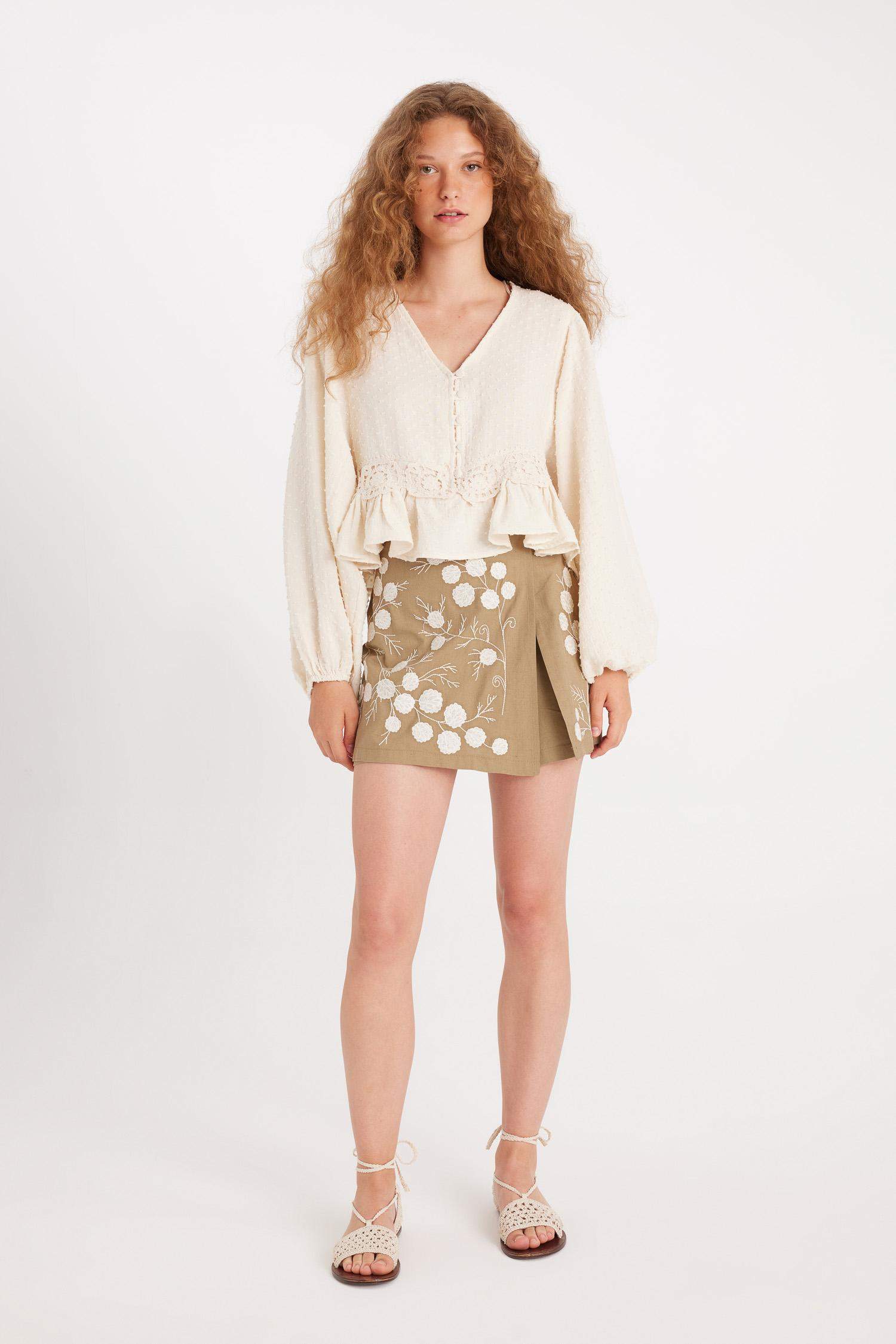 Manuka x DeFacto Keten Karışımlı Nakışlı Mini Şort Etek