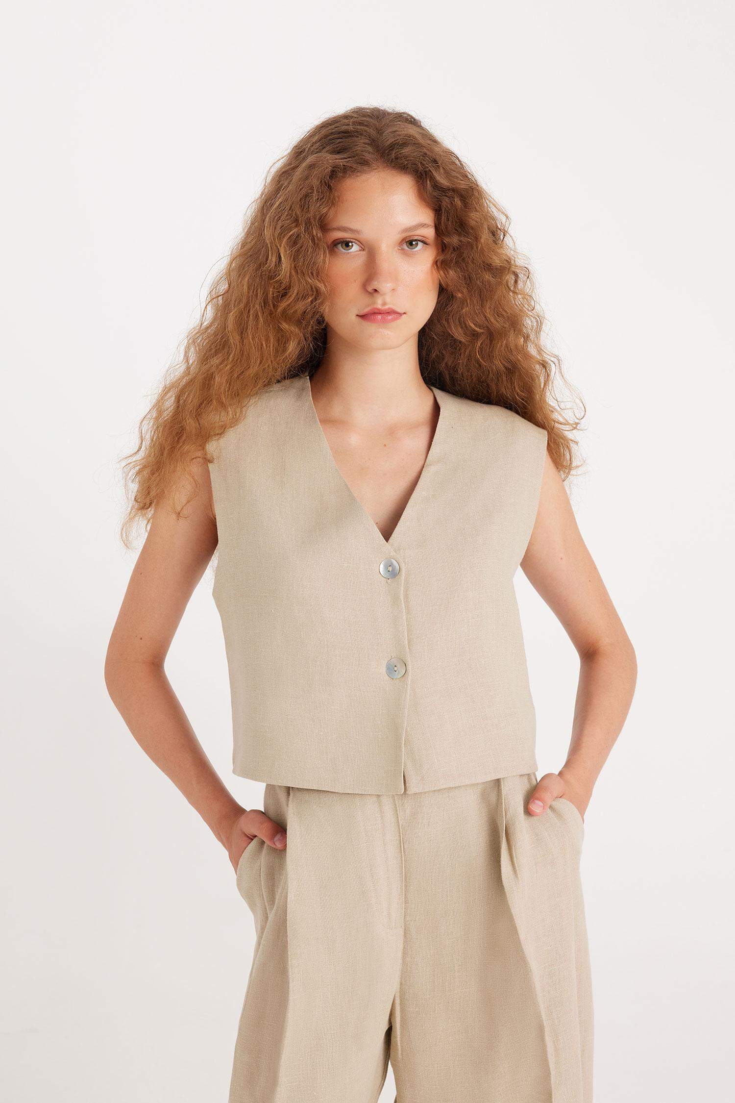 يلك بليزر كتان بياخة V من Manuka x DeFacto