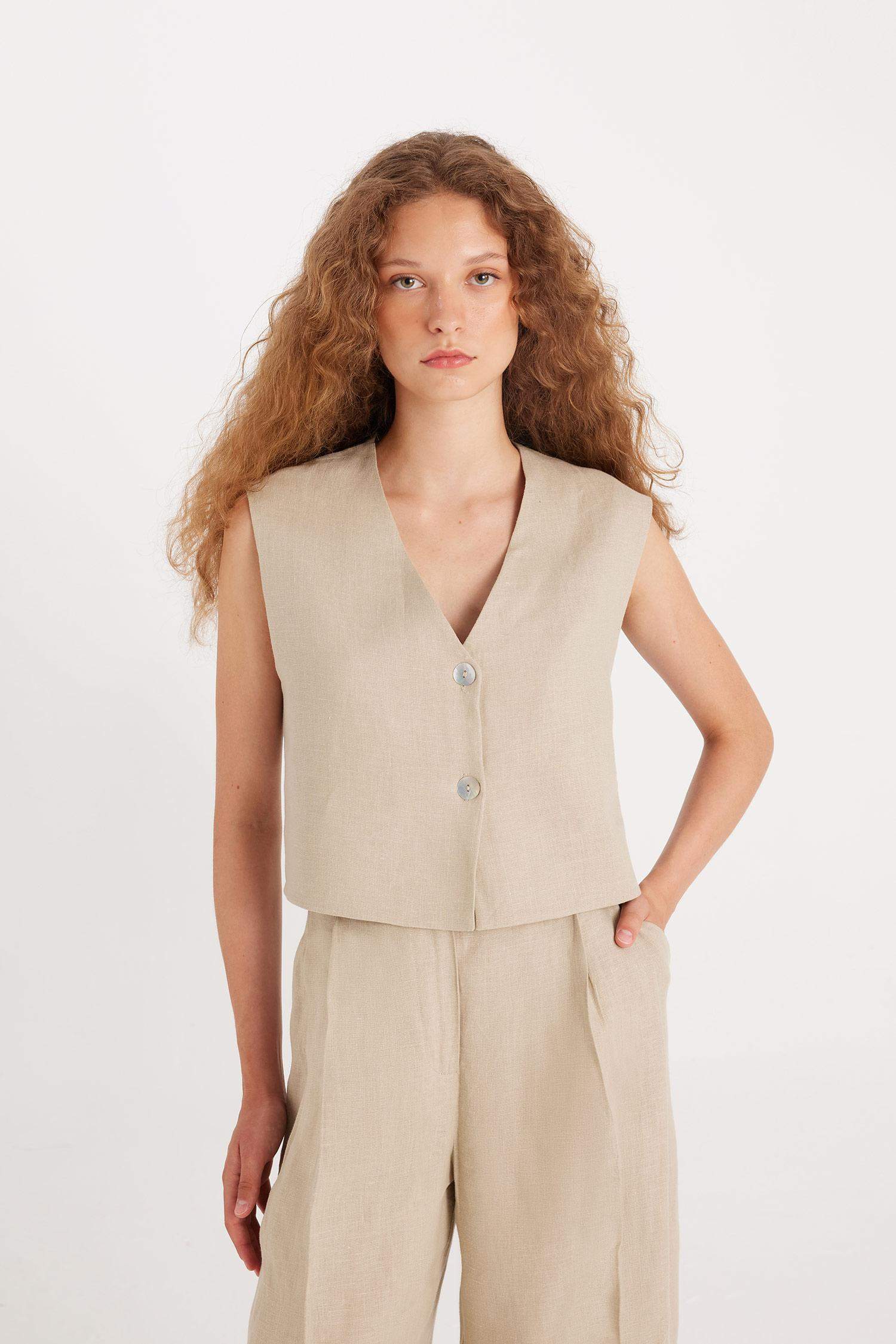 يلك بليزر كتان بياخة V من Manuka x DeFacto