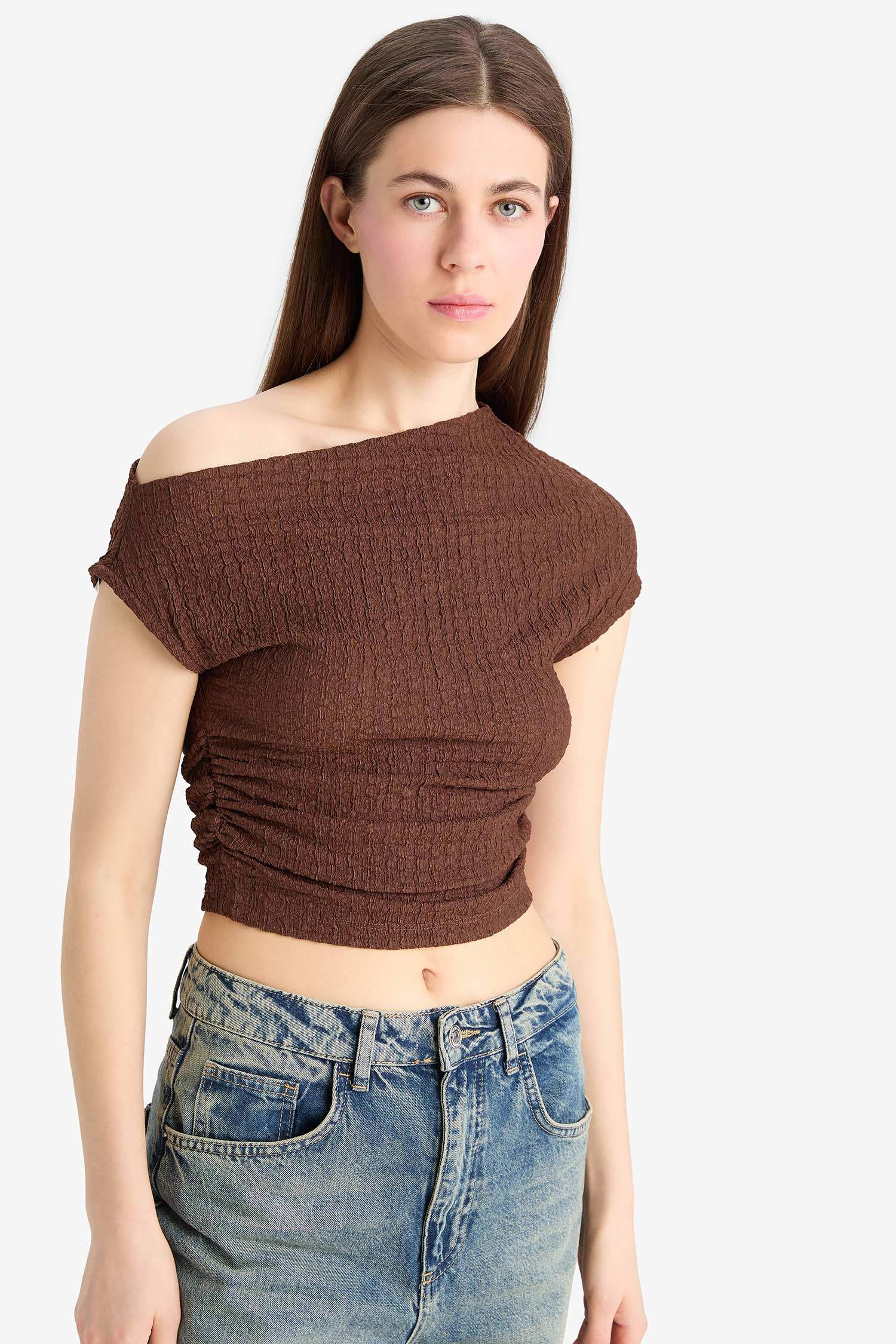 تيشيرت نص ردن منسوج سليم فيت بكتف مكشوف واحد