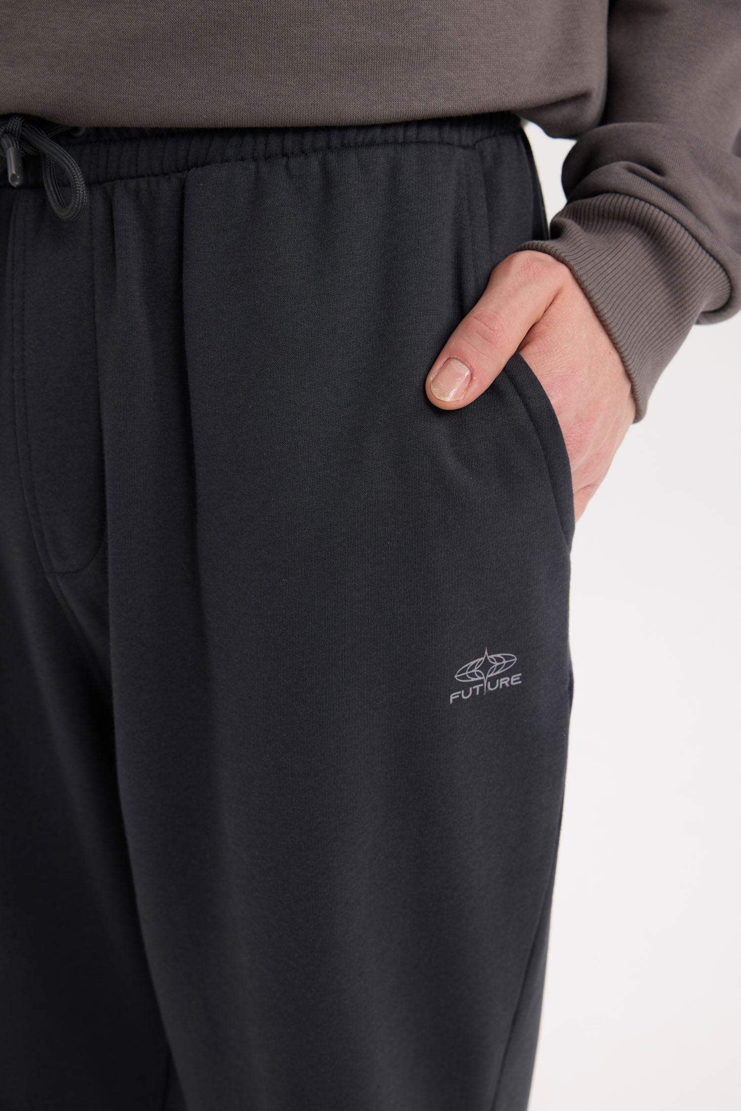 Regular Fit With Pockets Printed Thin Sweatshirt Fabric Trousers