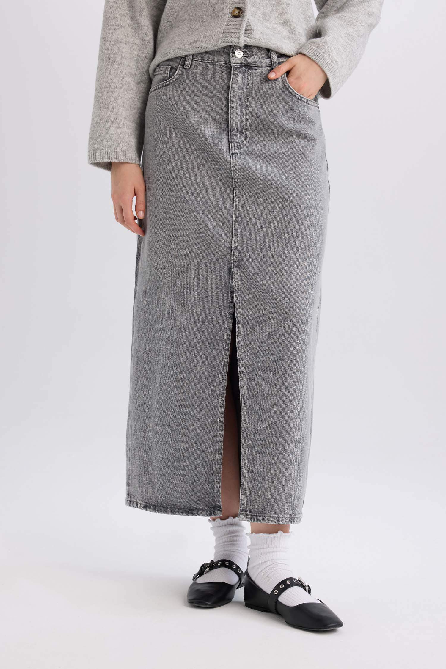 Fashion Fit Slit Pocketed Long Denim Skirt