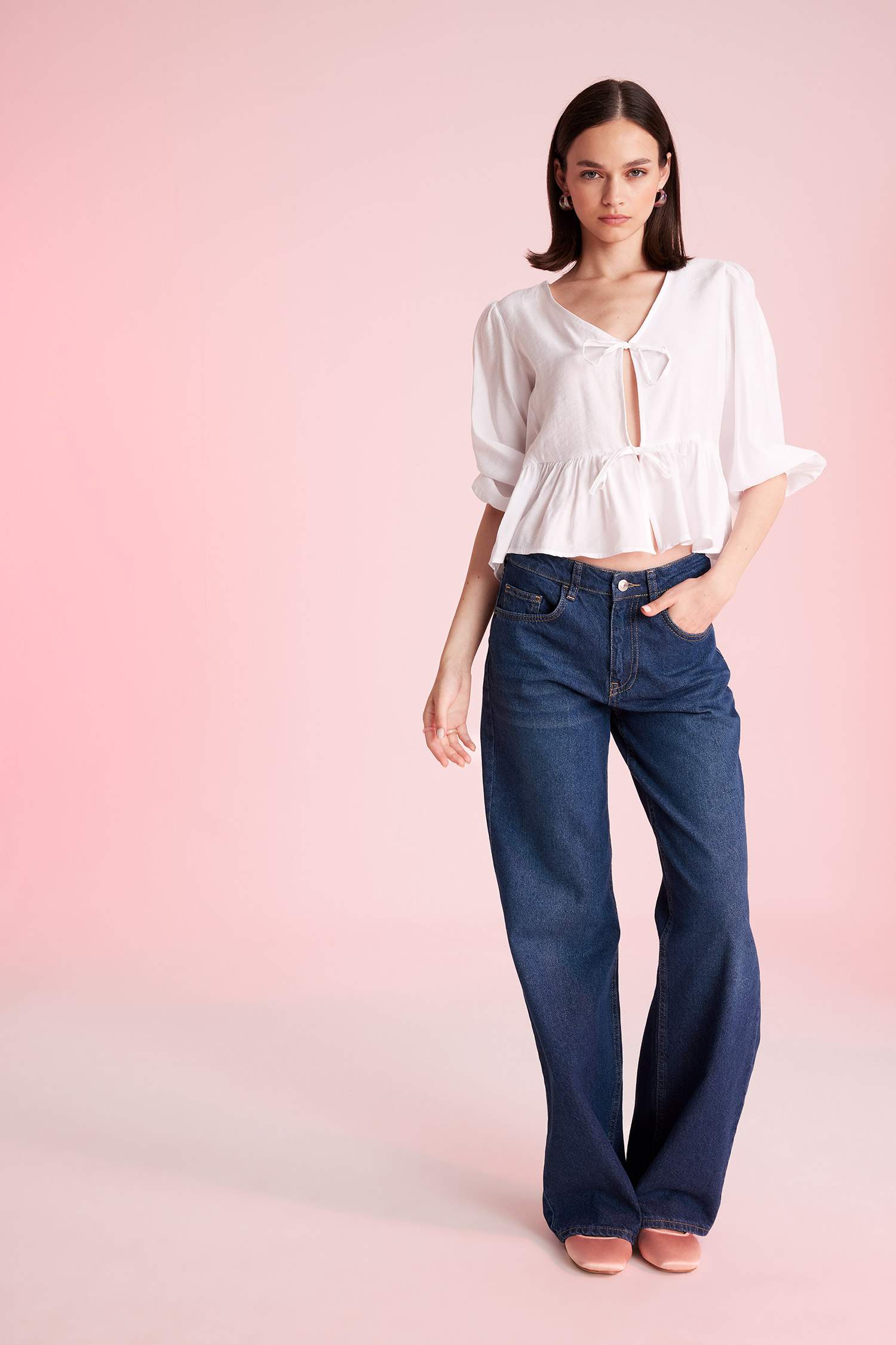 V Yaka Modal Önden Bağlamalı Uzun Kollu Beyaz Bluz