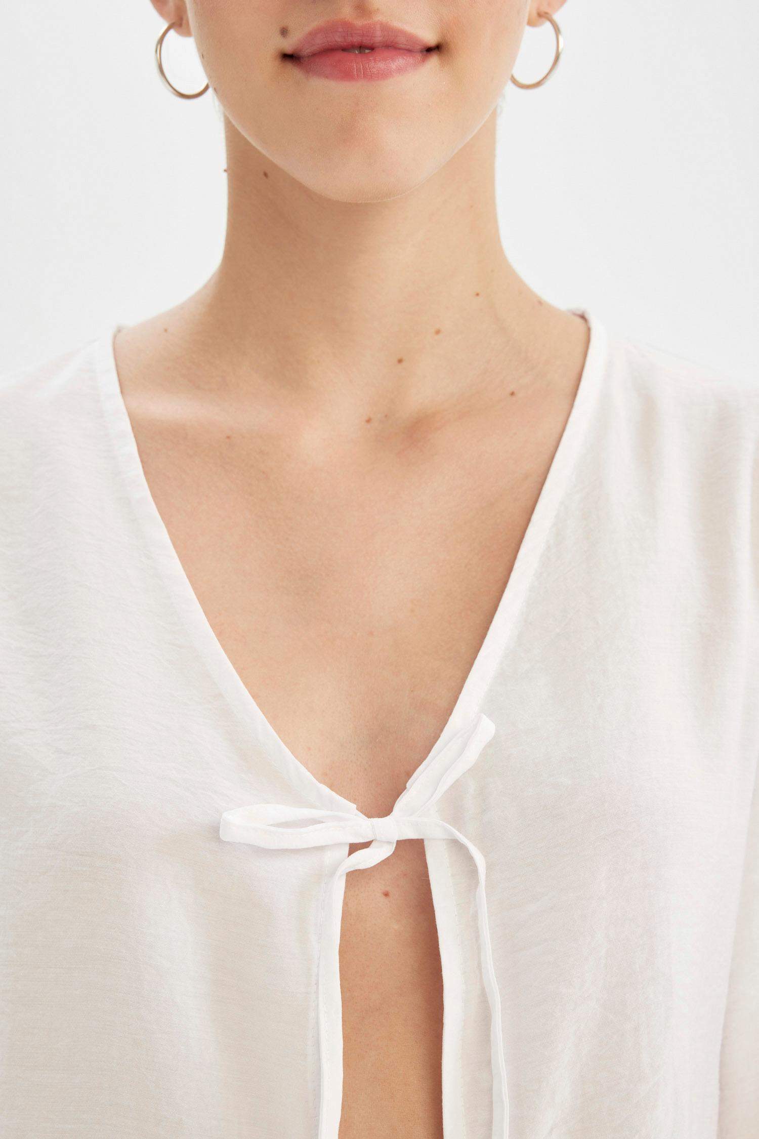 V Yaka Modal Önden Bağlamalı Uzun Kollu Beyaz Bluz