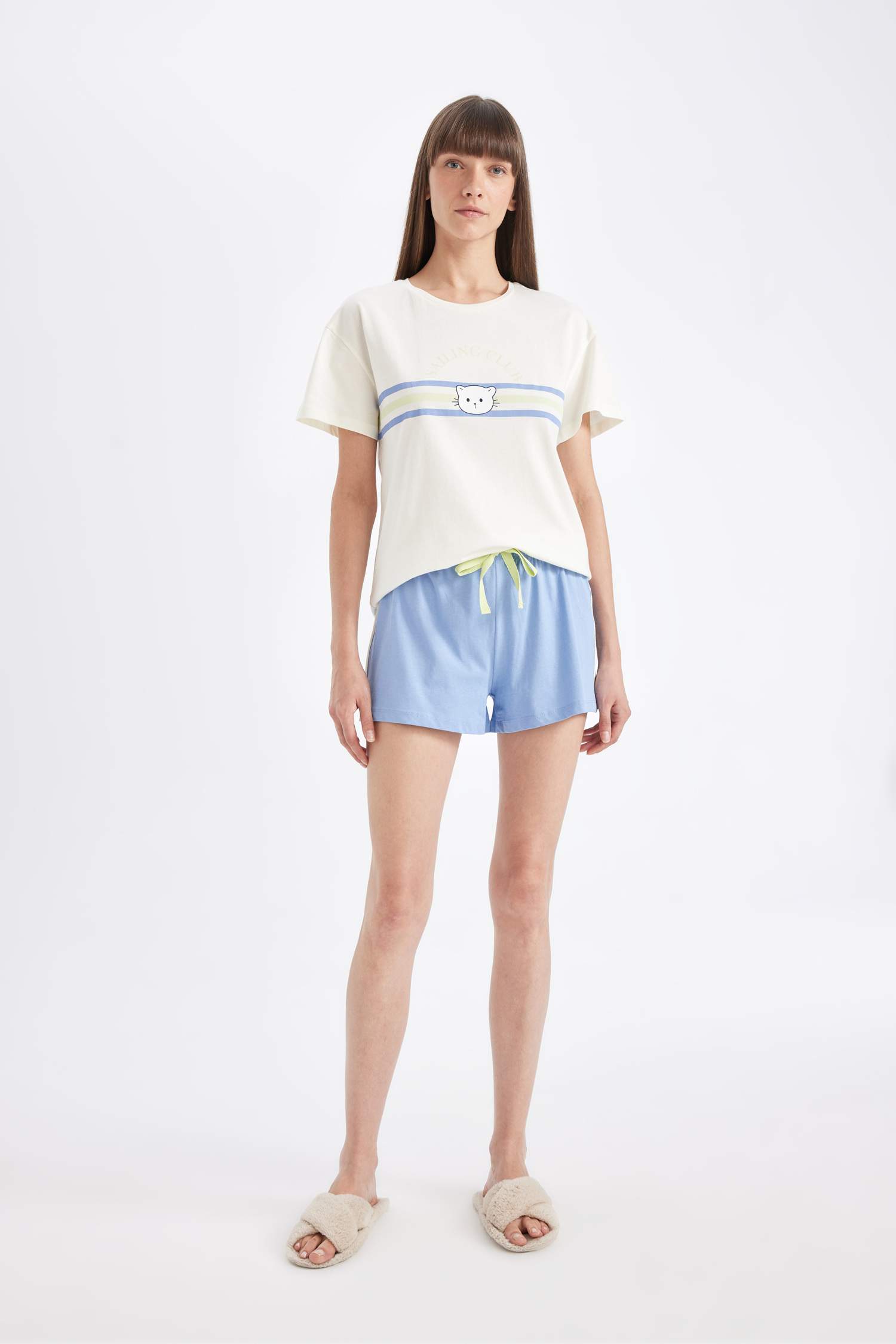 سيت بجامة قصة عادية نص ردن من Fall in Love - قطعتين