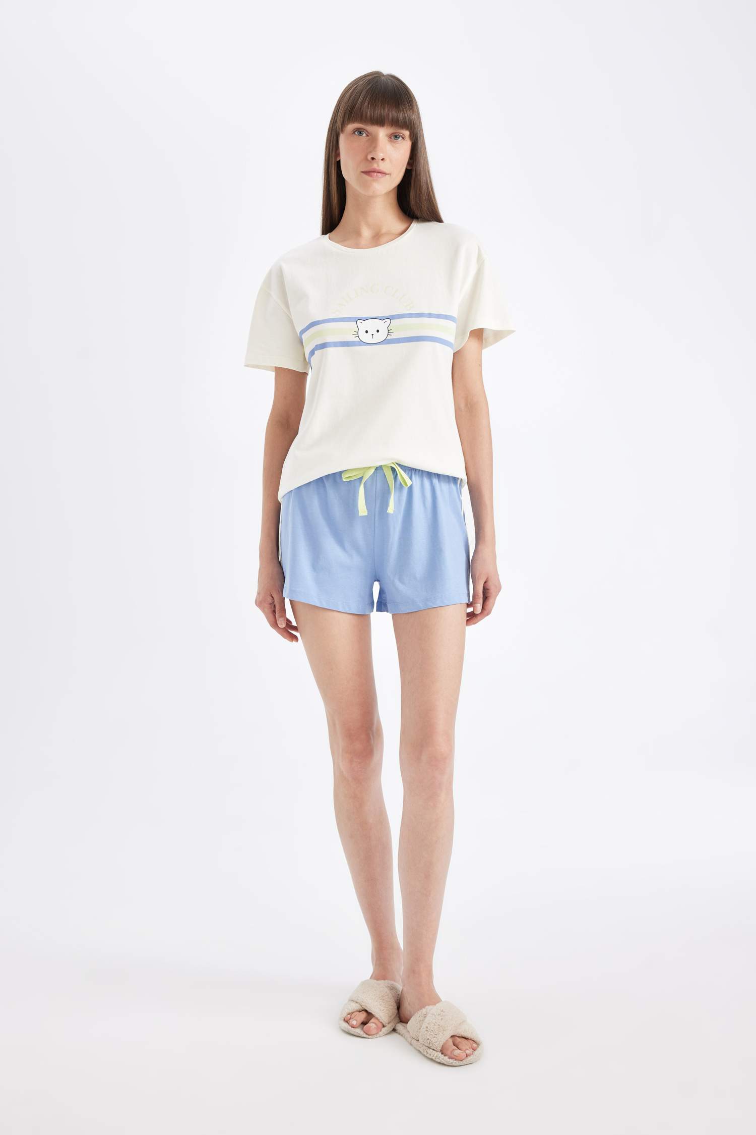 سيت بجامة قصة عادية نص ردن من Fall in Love - قطعتين