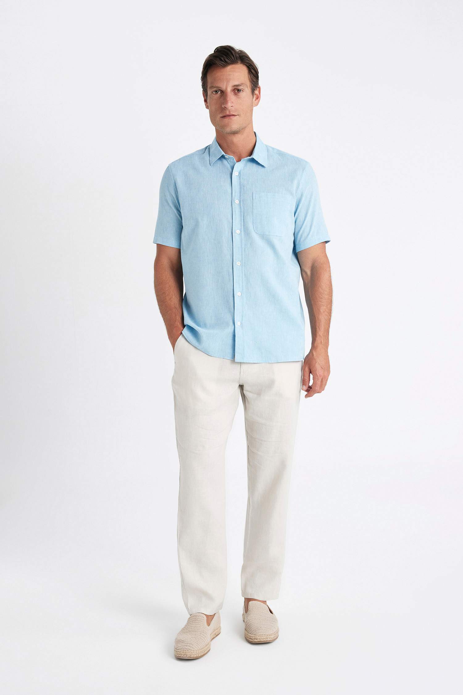 قميص بولو كتان ازرق نص كم قصة عادية