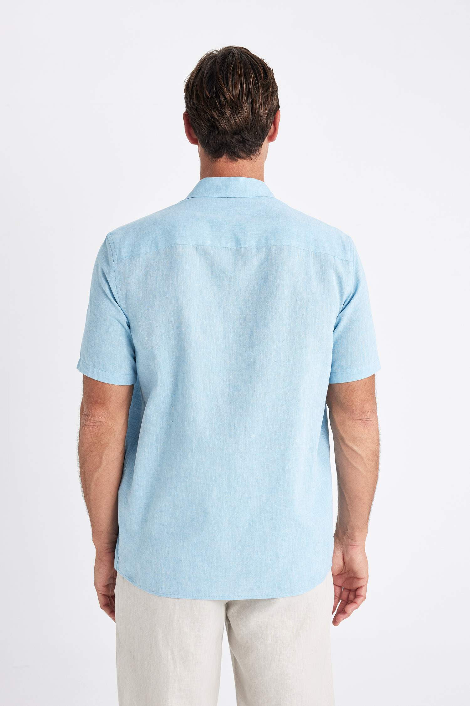 قميص بولو كتان ازرق نص كم قصة عادية