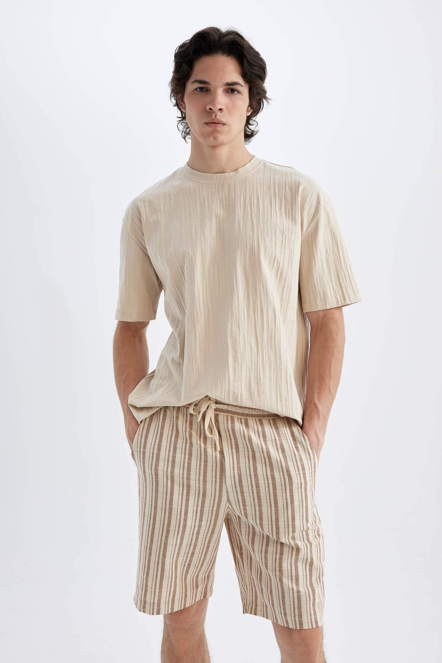 شورت برمودا قصة عادية