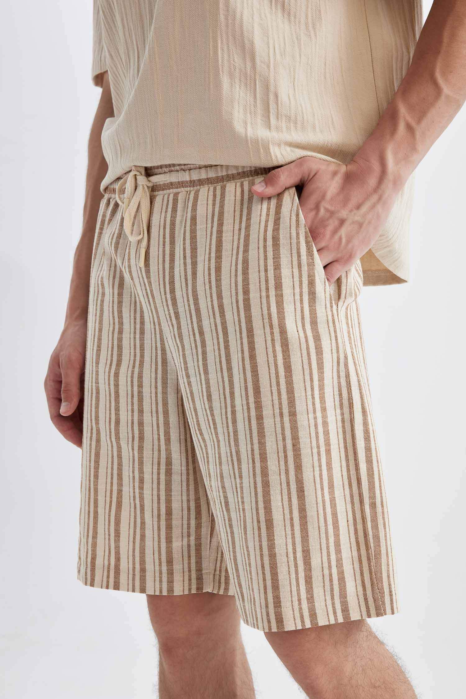 شورت برمودا قصة عادية