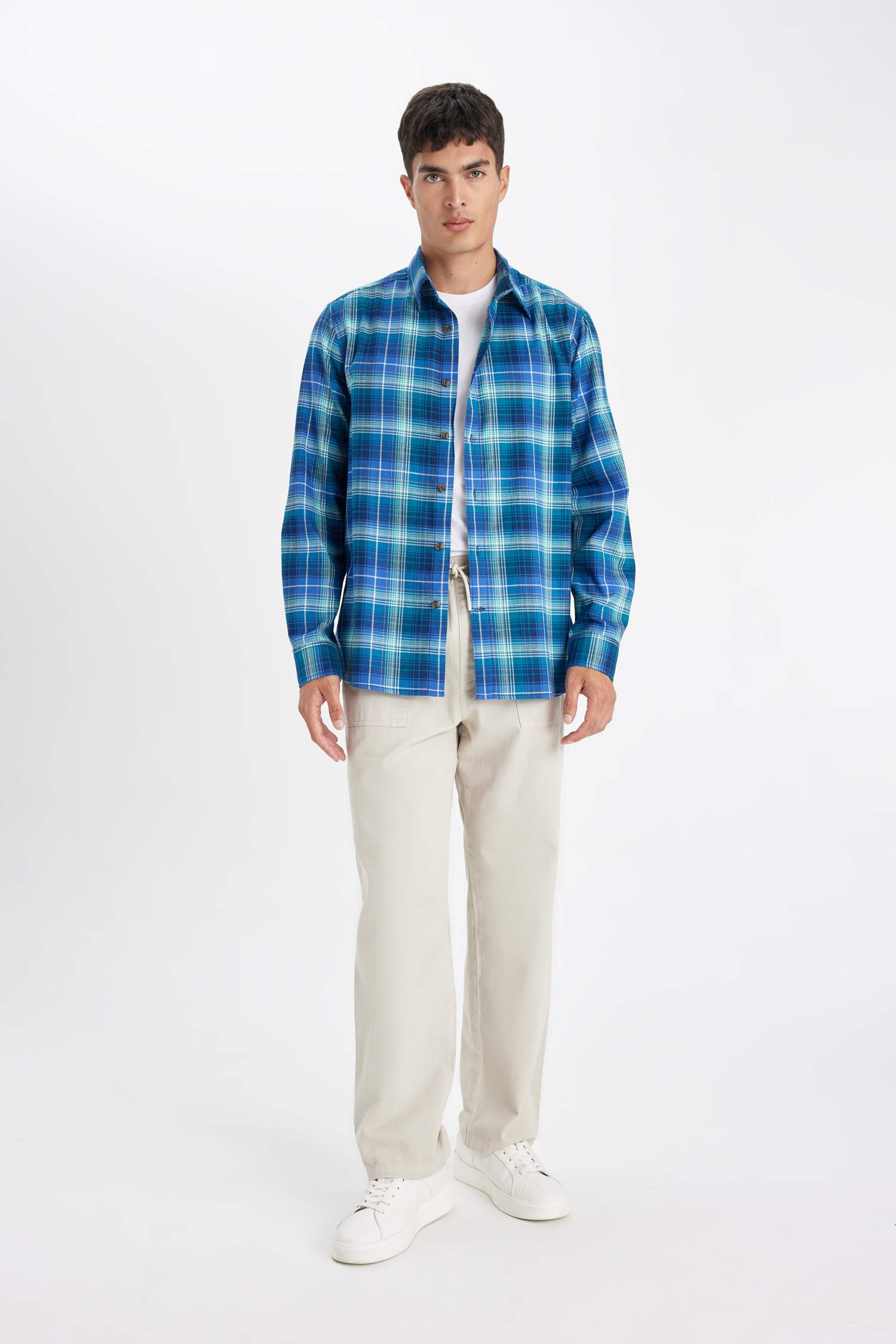 Рубашка в клетку стандартного кроя с длинным рукавом