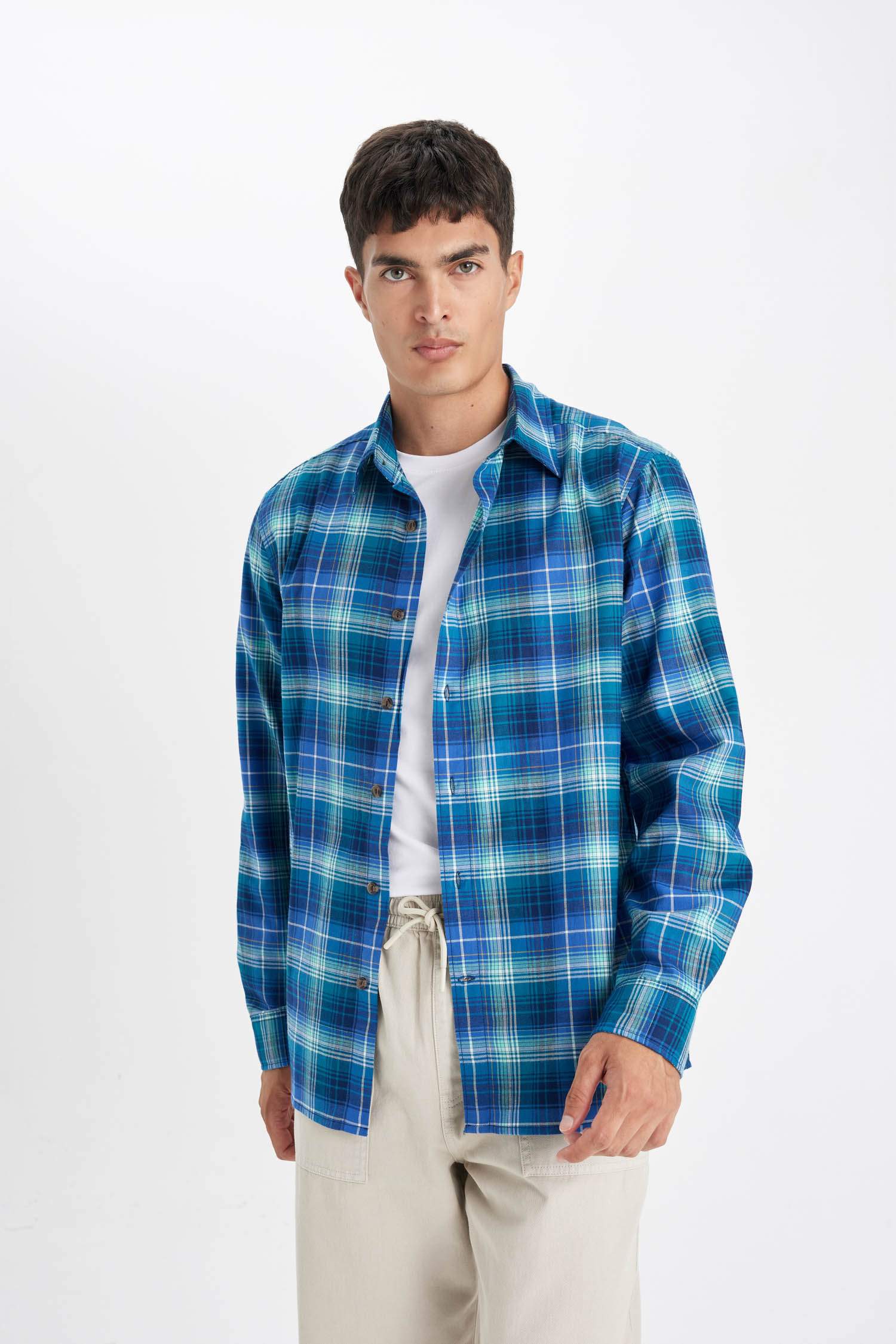 Рубашка в клетку стандартного кроя с длинным рукавом