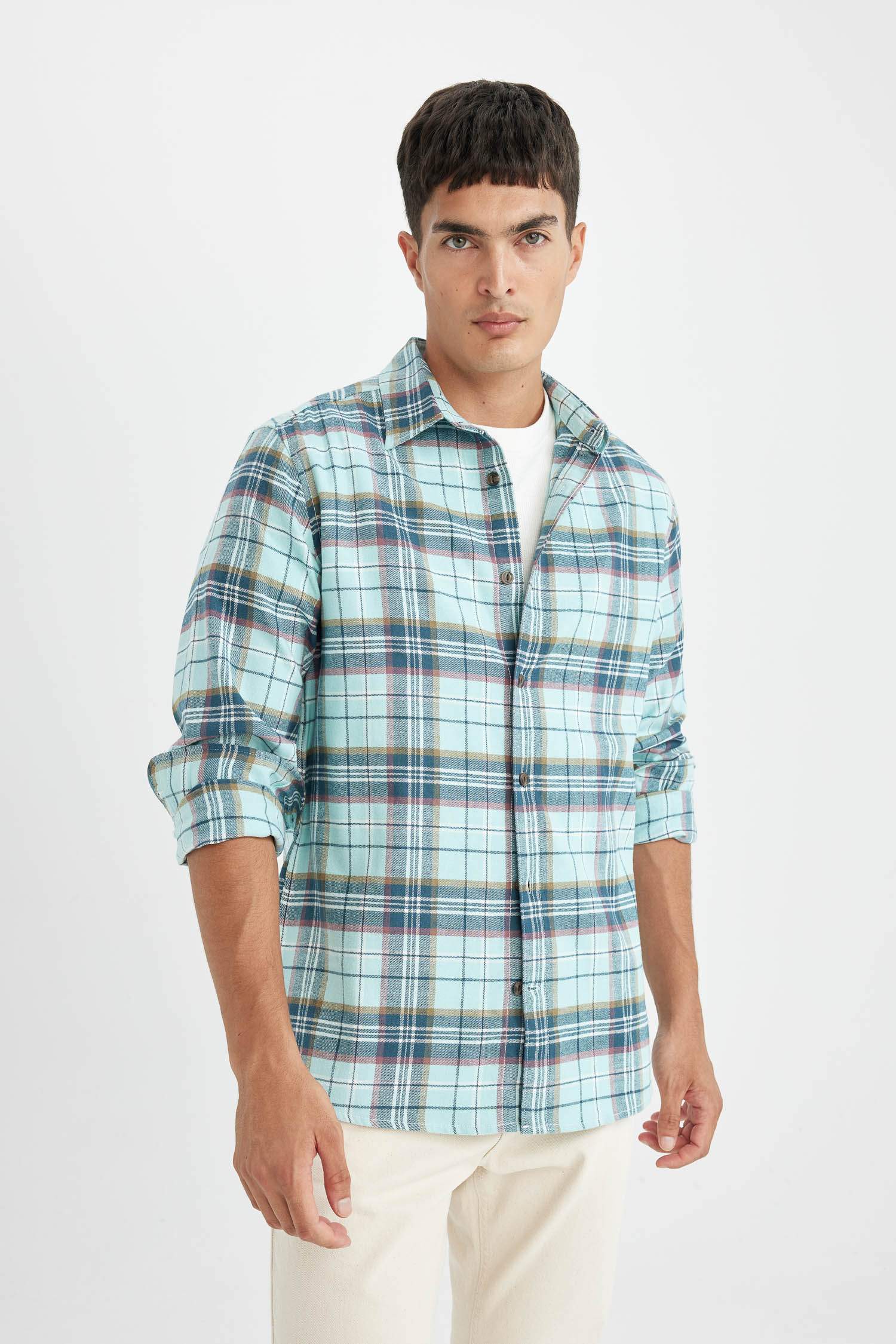 Рубашка в клетку стандартного кроя с длинным рукавом