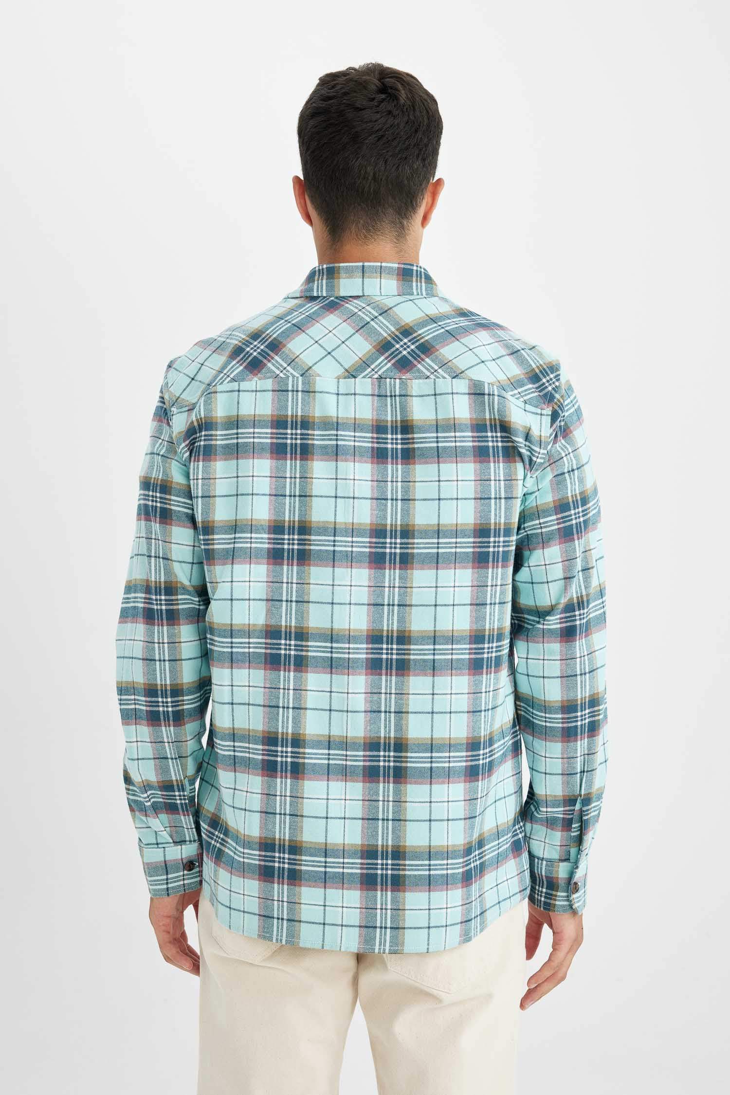 Рубашка в клетку стандартного кроя с длинным рукавом