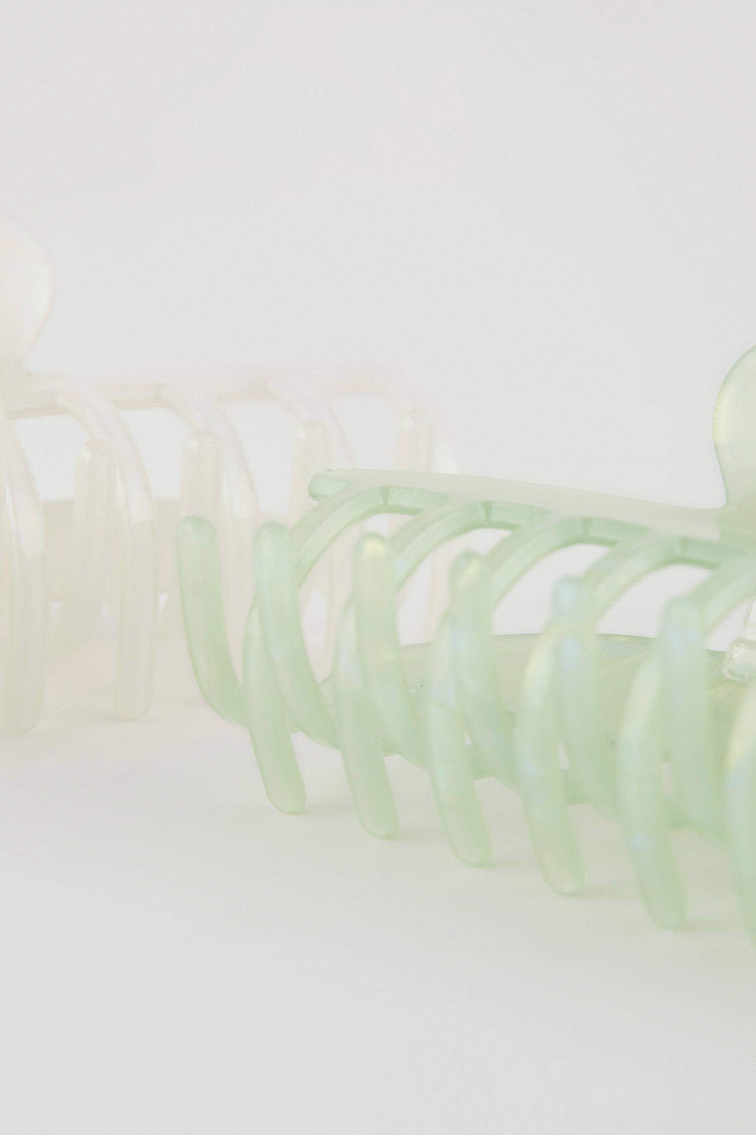 Woman Colorful 2 Piece Latch Clips