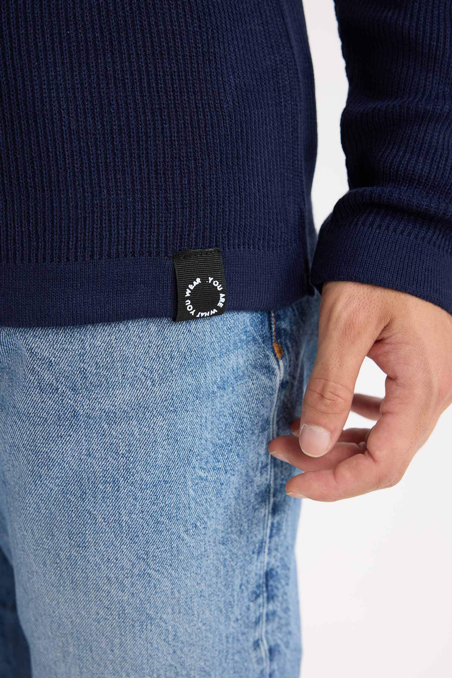 بلوفر تريكو قصة مريحة بياقة مستديرة