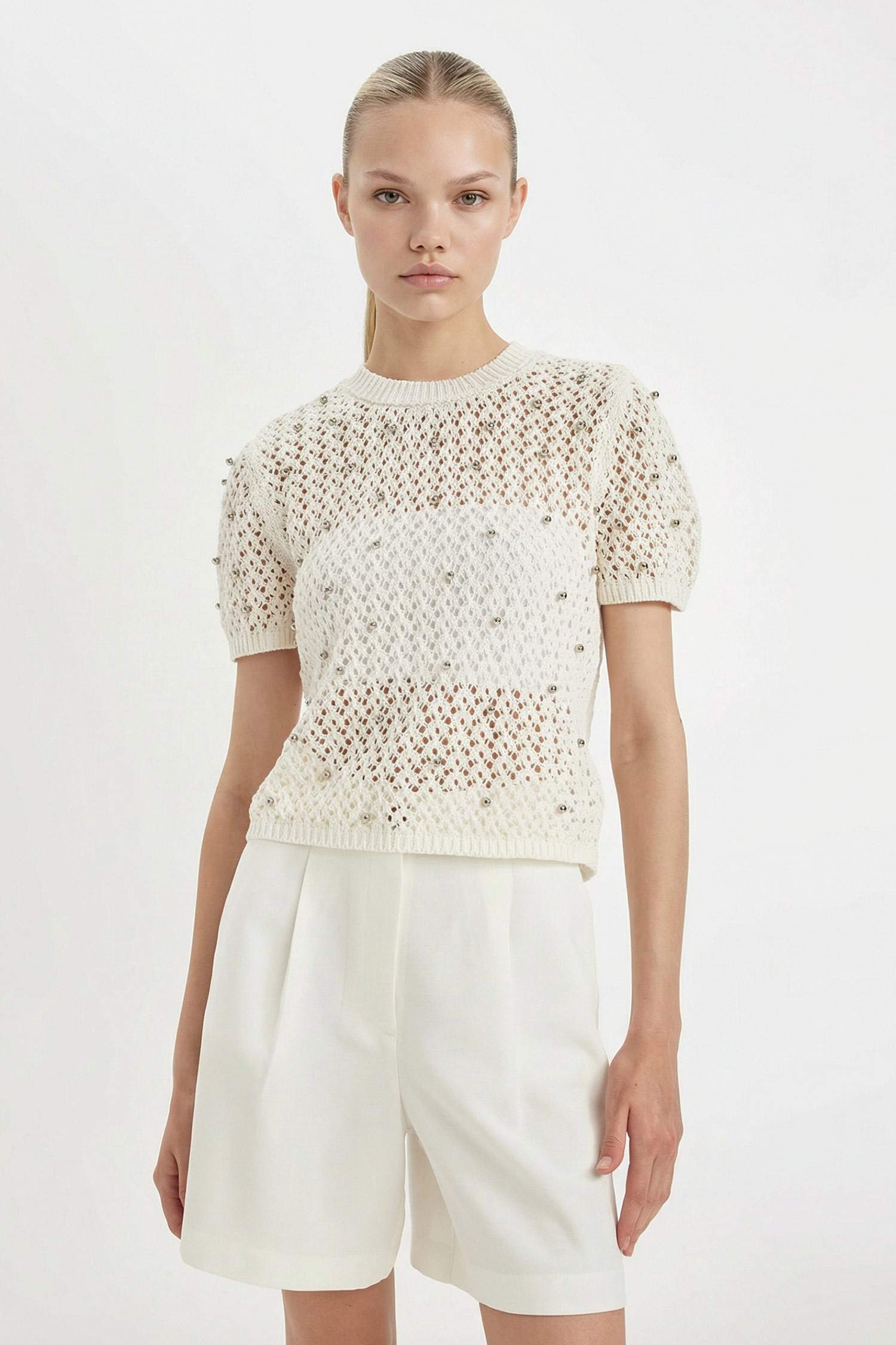 بلوزة مخرمة نص ردن قصة عادية بياخة مستديرة