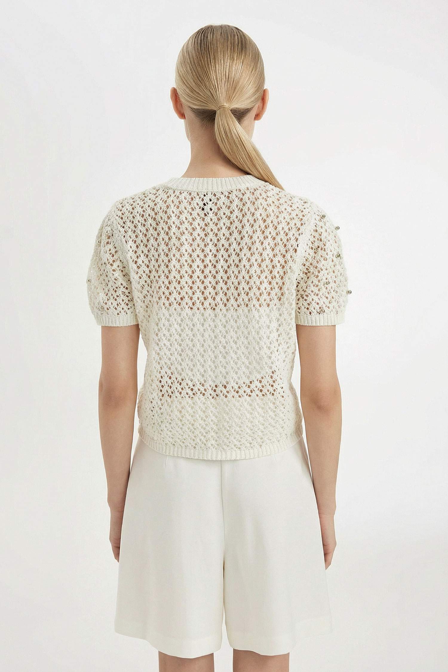 بلوزة مخرمة نص ردن قصة عادية بياخة مستديرة