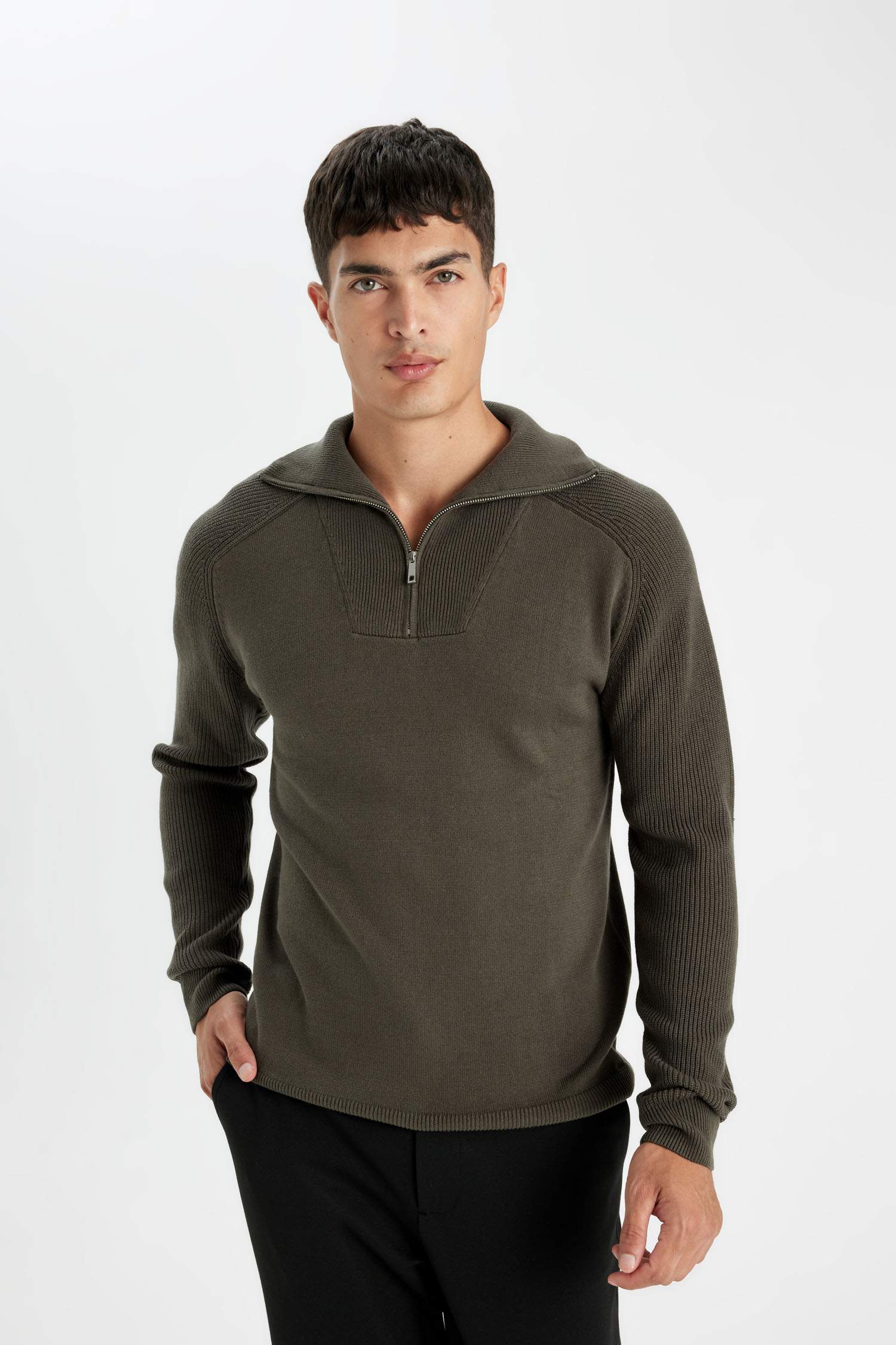 Свитер стандартного кроя