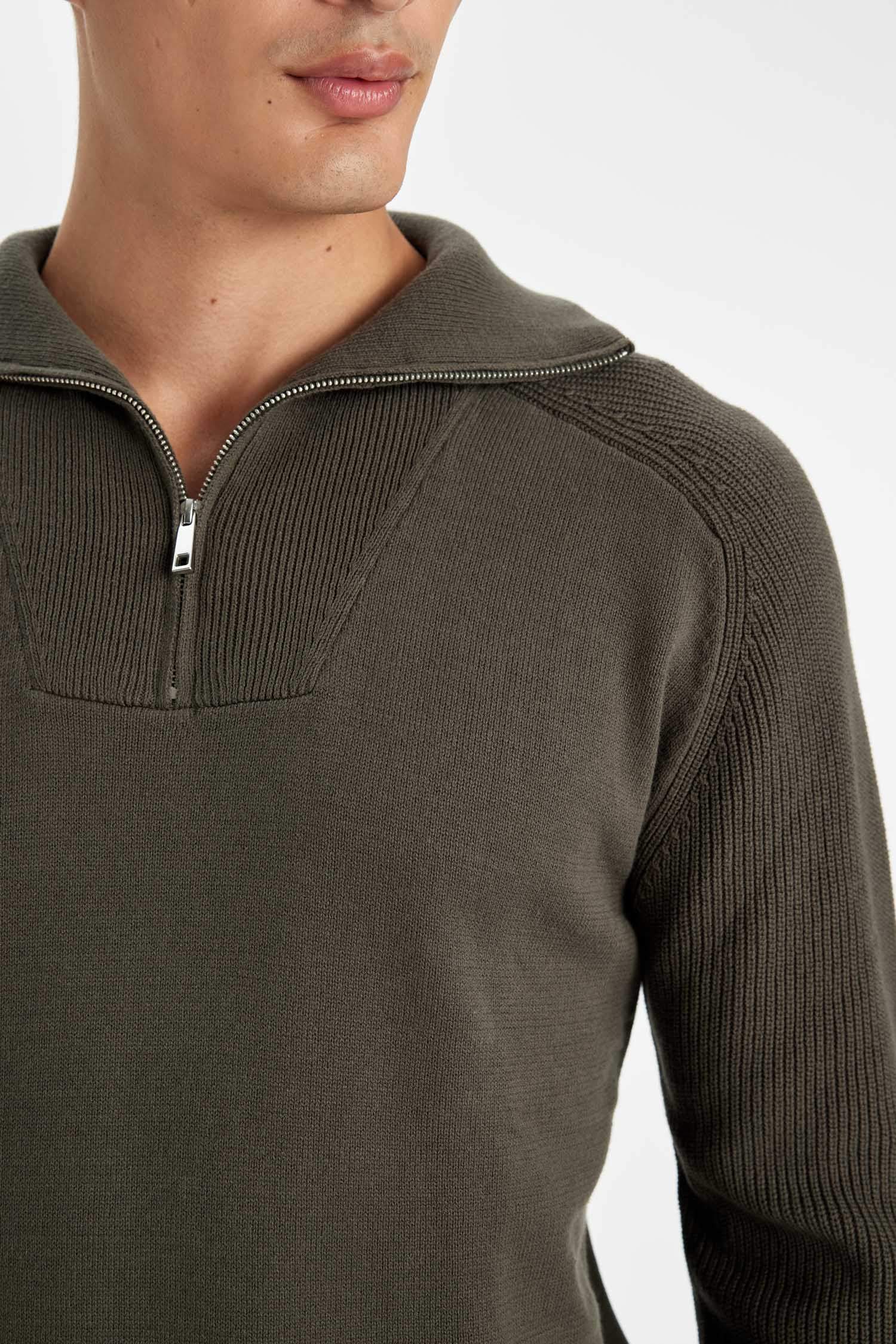 Свитер стандартного кроя