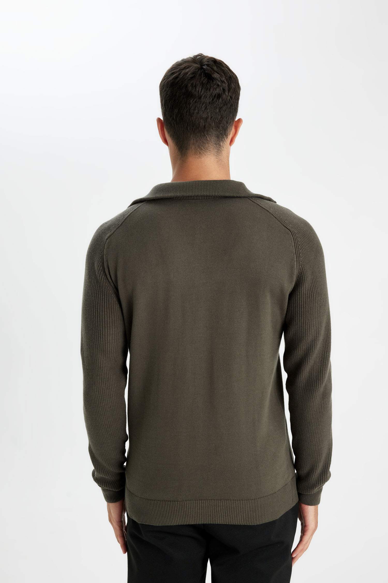 Свитер стандартного кроя