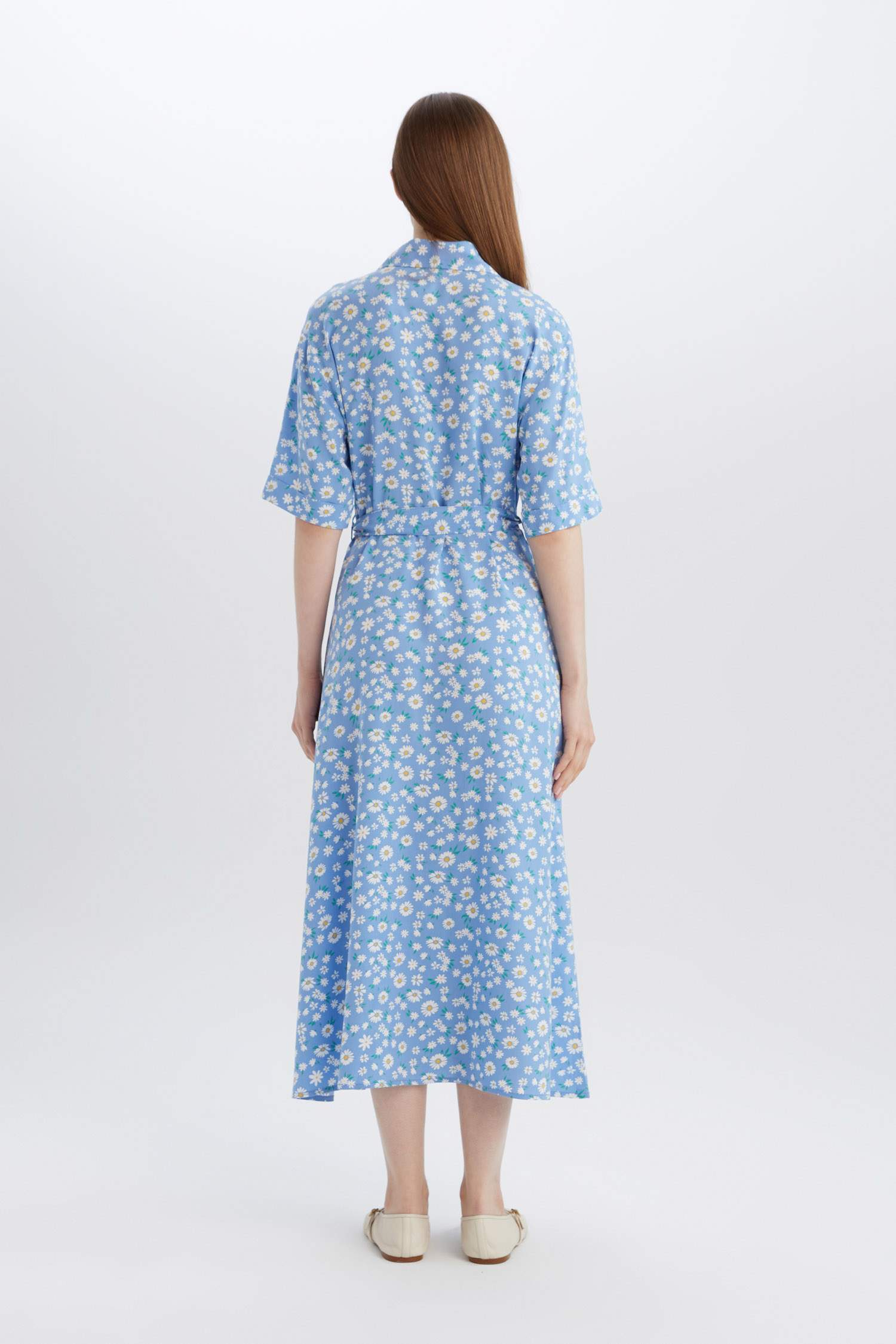 A Kesim Gömlek Yaka Çiçek Desenli Kısa Kollu Midi Elbise