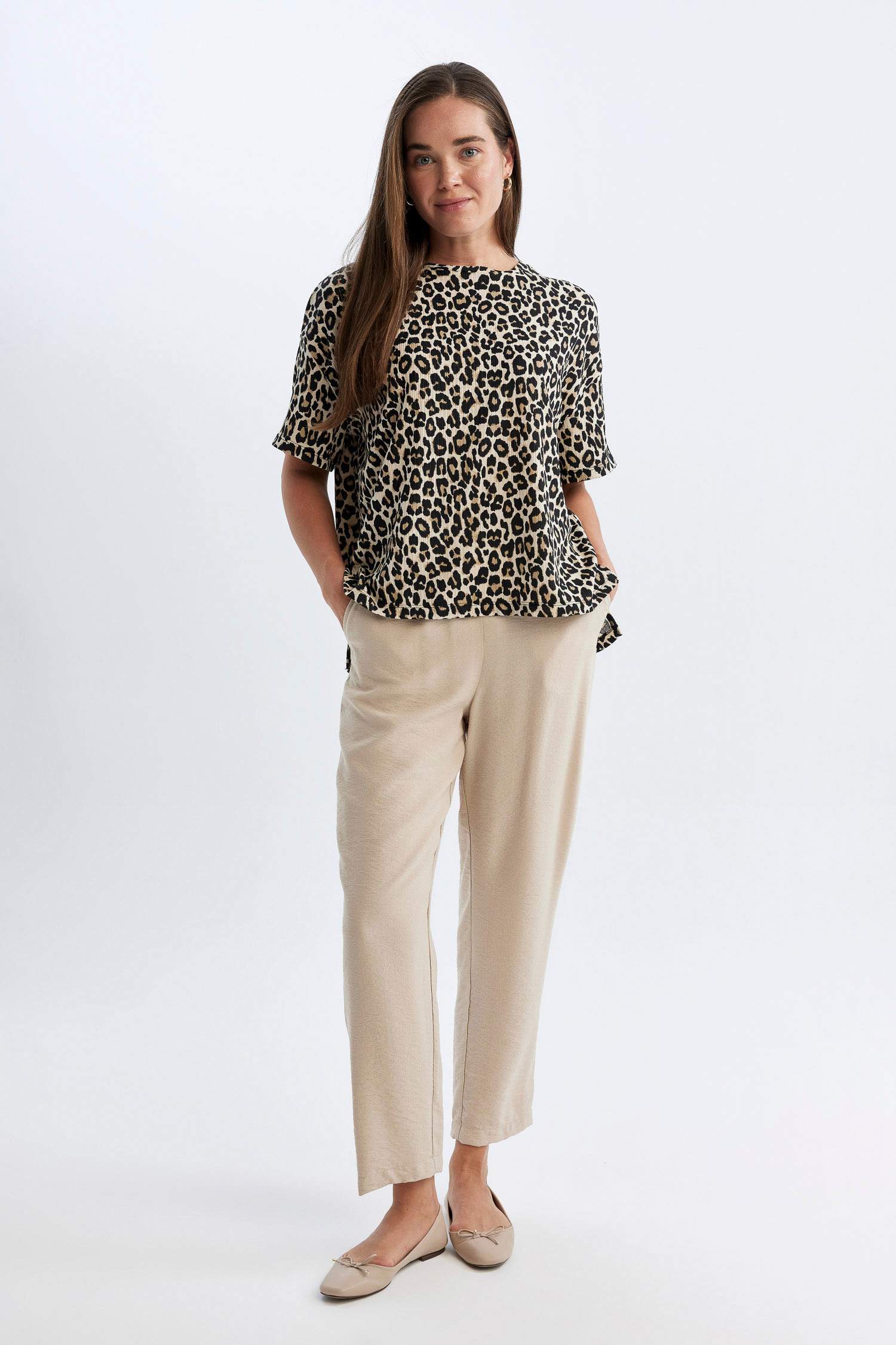 Regular Fit Bisiklet Yaka Leopar Desenli Kısa Kollu Tişört