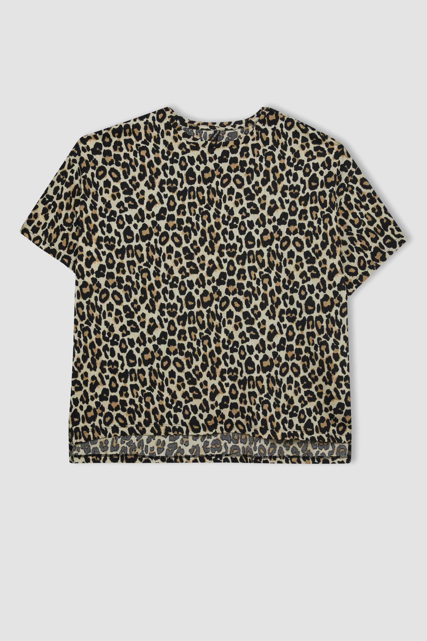 Regular Fit Bisiklet Yaka Leopar Desenli Kısa Kollu Tişört