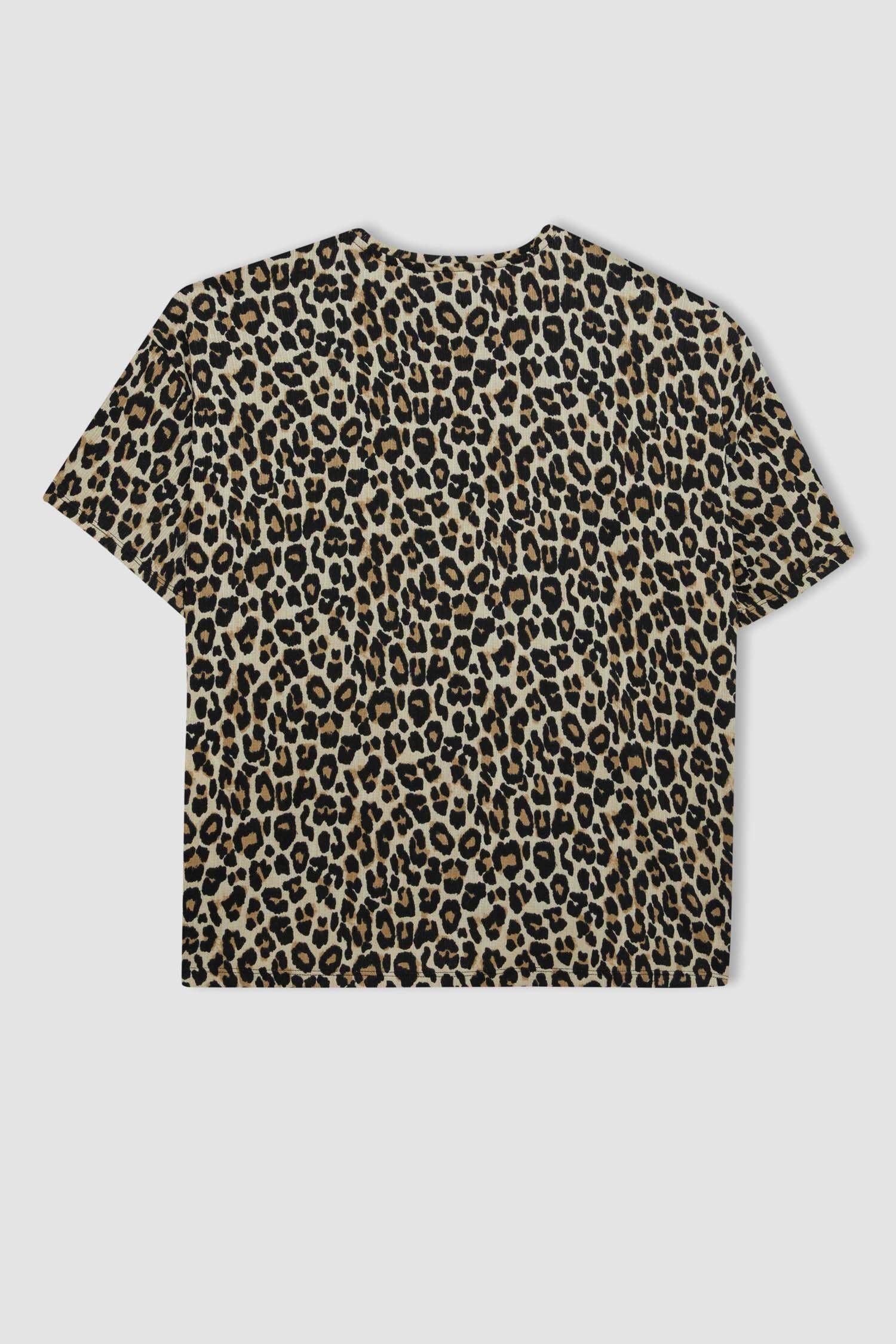 Regular Fit Bisiklet Yaka Leopar Desenli Kısa Kollu Tişört