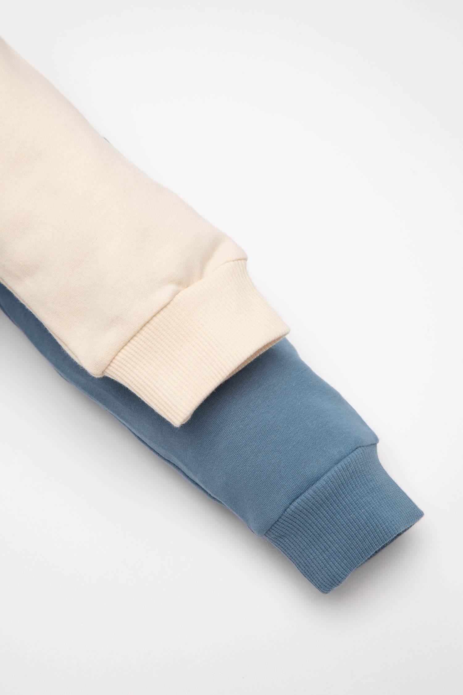 سويت شيرت ولادي رياضي قصة عادية ببطانة ناعمة - قطعتين