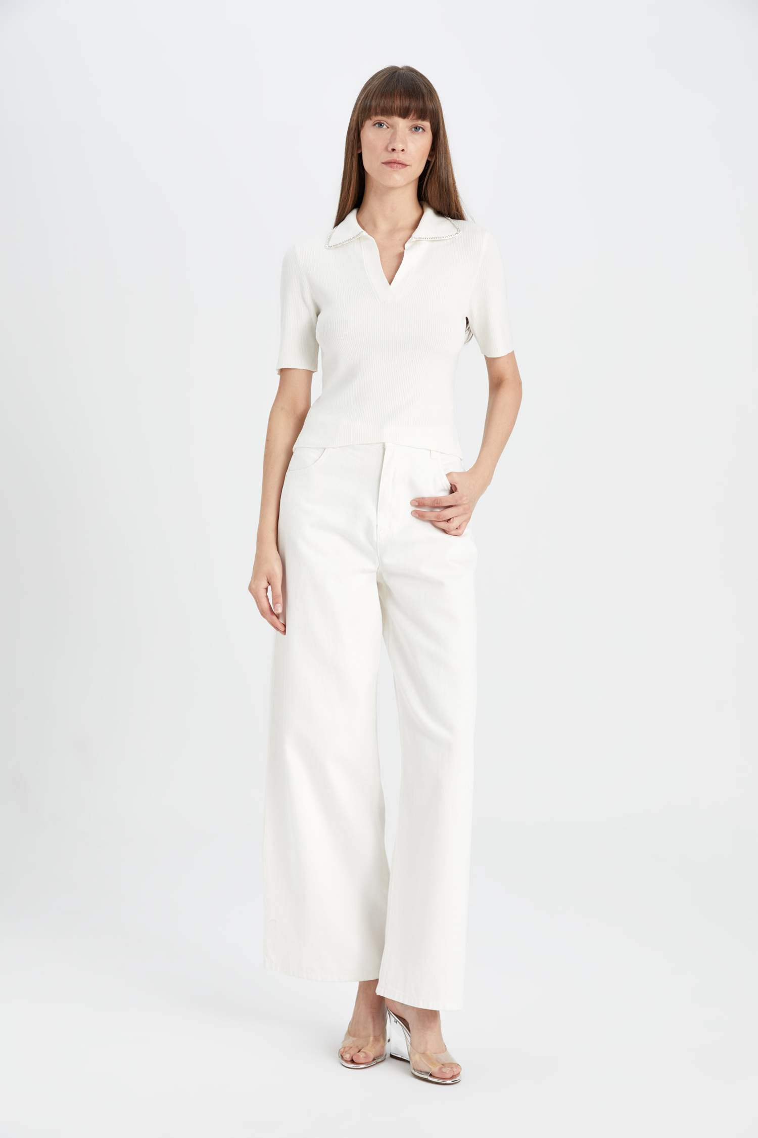 Fitted Polo Neck Ribbon T-Shirt