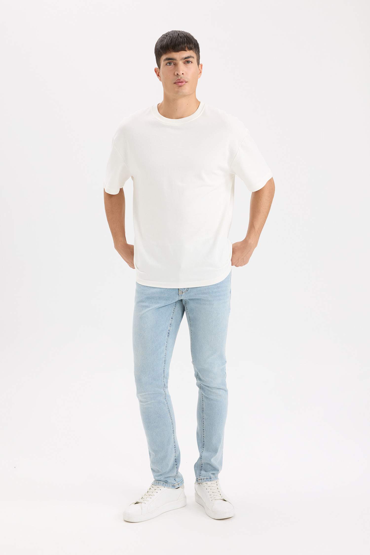 سروال جينز جينز بيدرو سليم فيت بساق ضيق