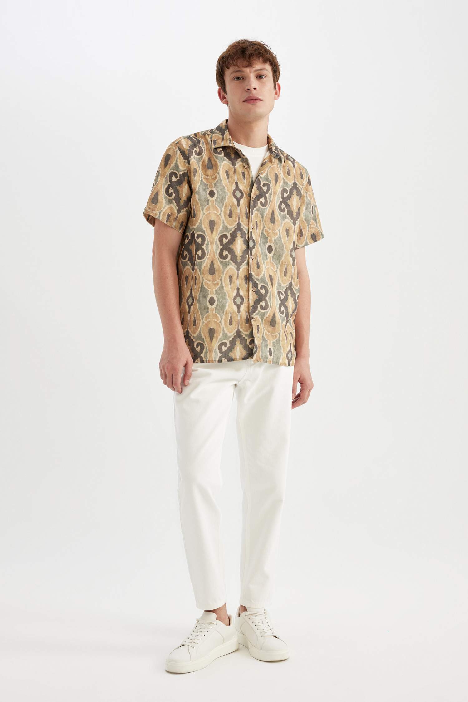 Chemise à manches courtes et col polo à coupe régulière