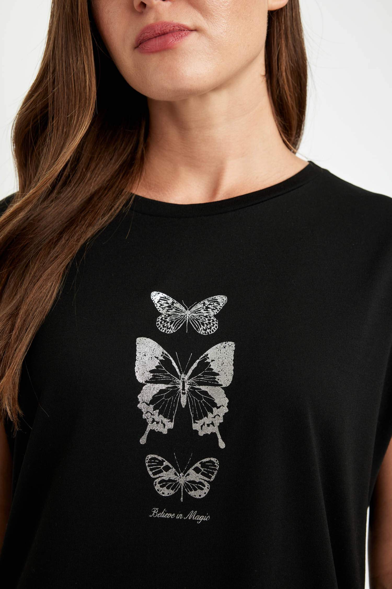 تيشيرت نص كم قطن قصة عادية مطبوع