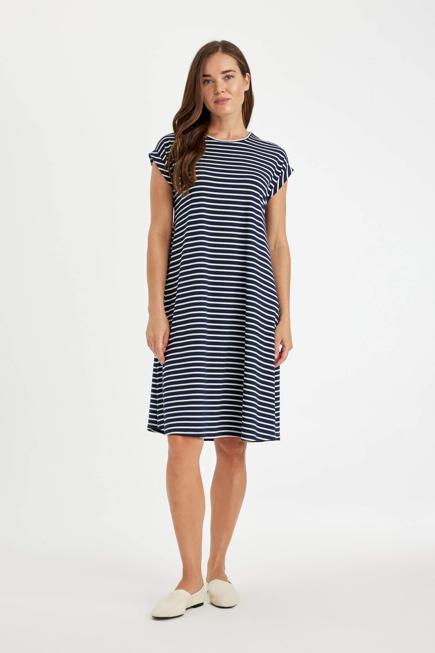 فستان نص كم قصة A كم مزدوج برقبة مستديرة