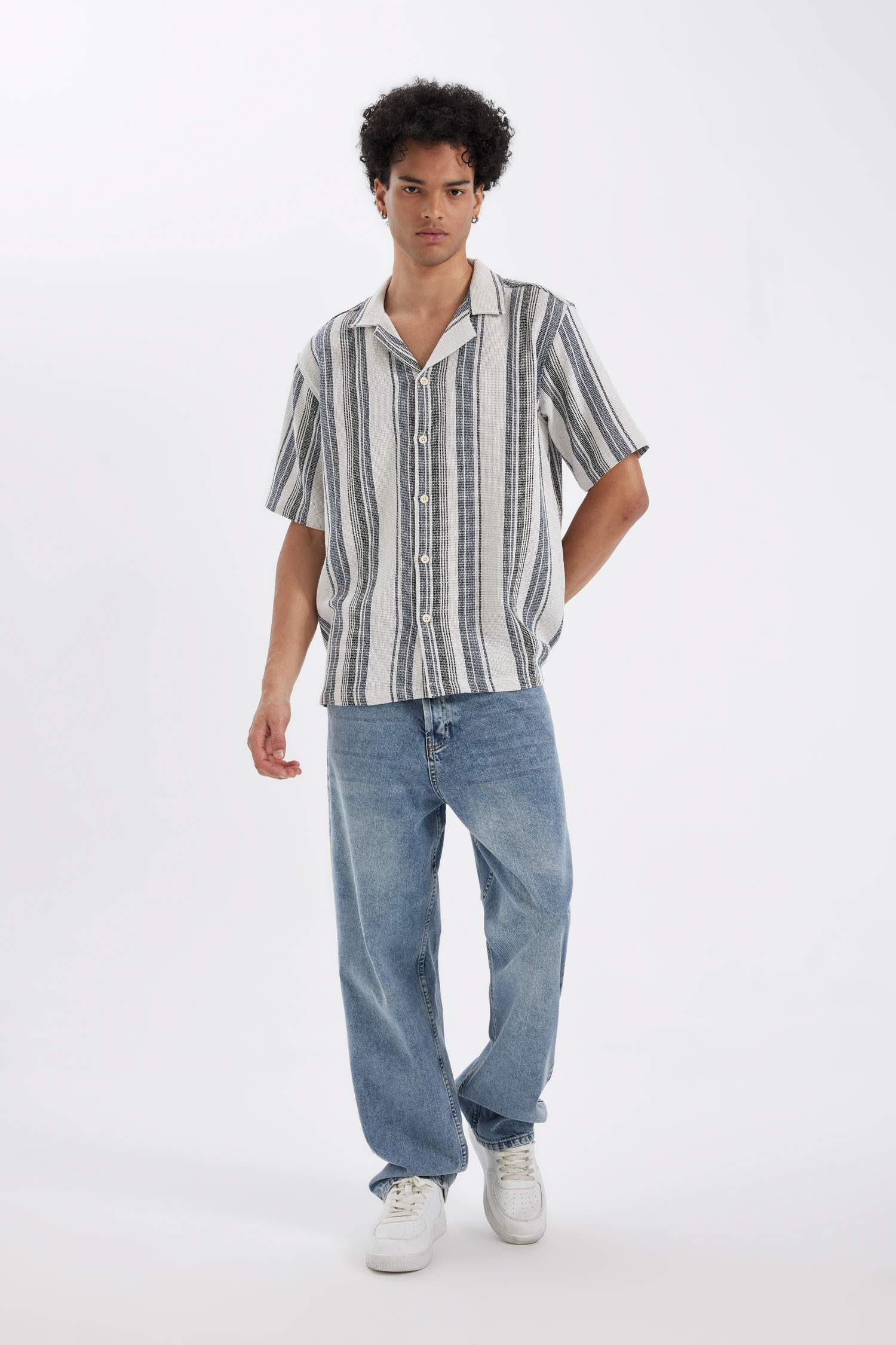 Regular Fit Yazlık Apaş Yaka Kısa Kollu Gömlek