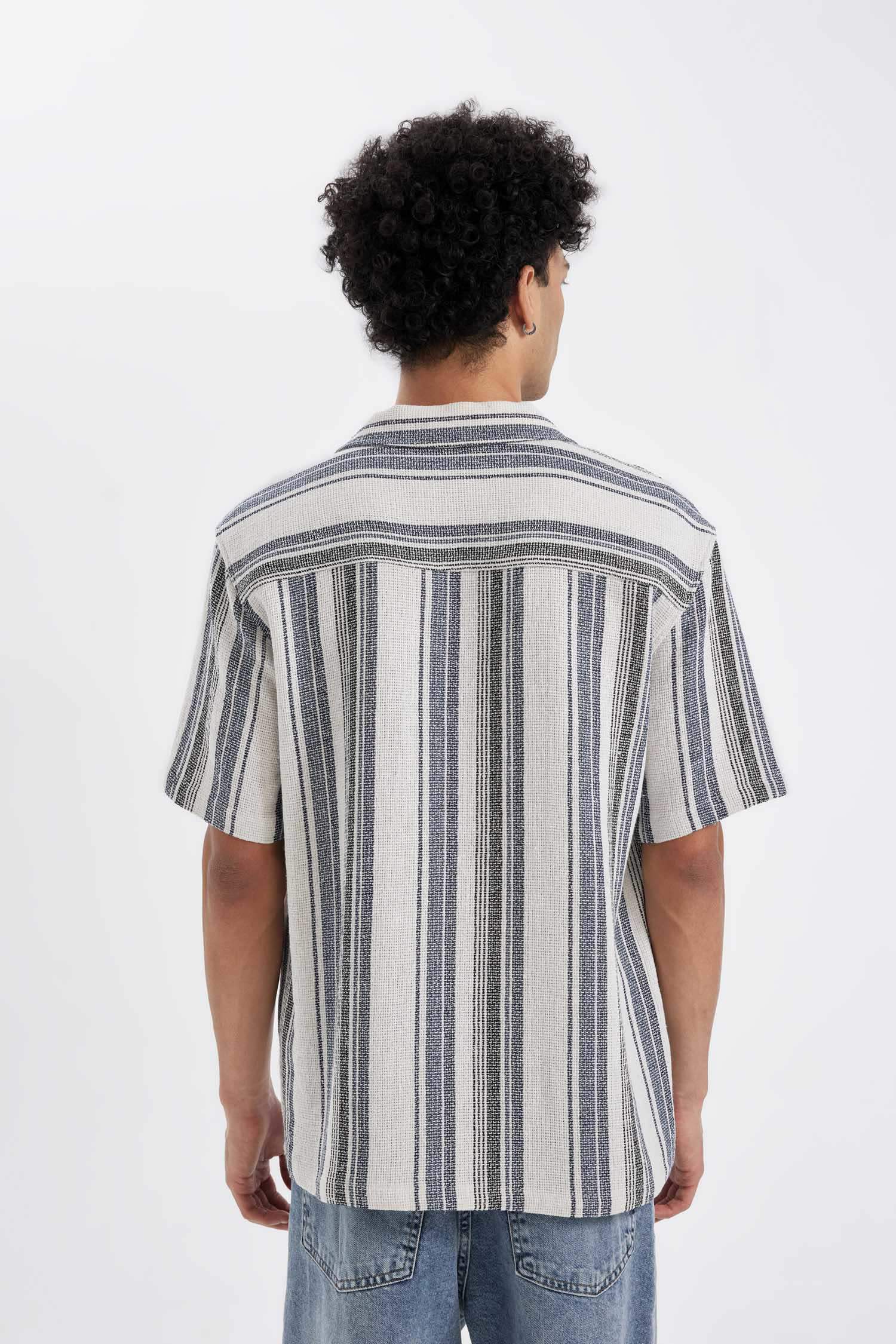 Regular Fit Yazlık Apaş Yaka Kısa Kollu Gömlek