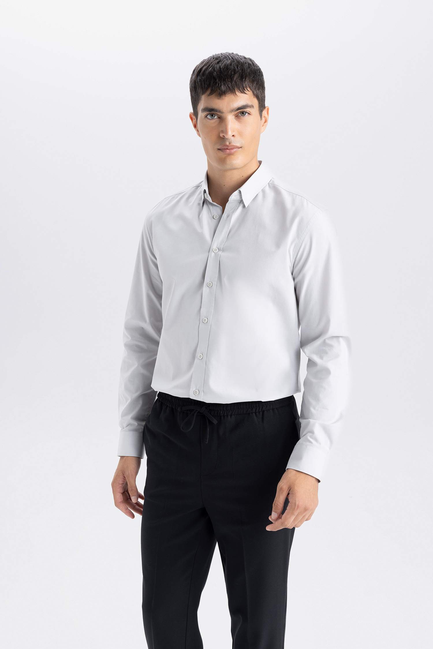 Рубашка приталенного кроя с длинным рукавом