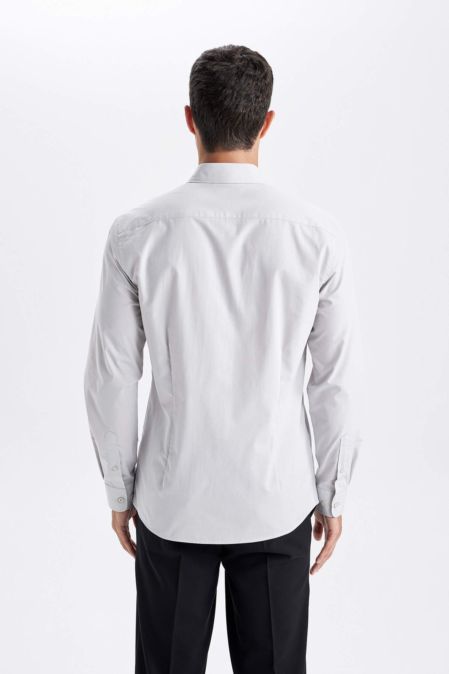 Рубашка приталенного кроя с длинным рукавом