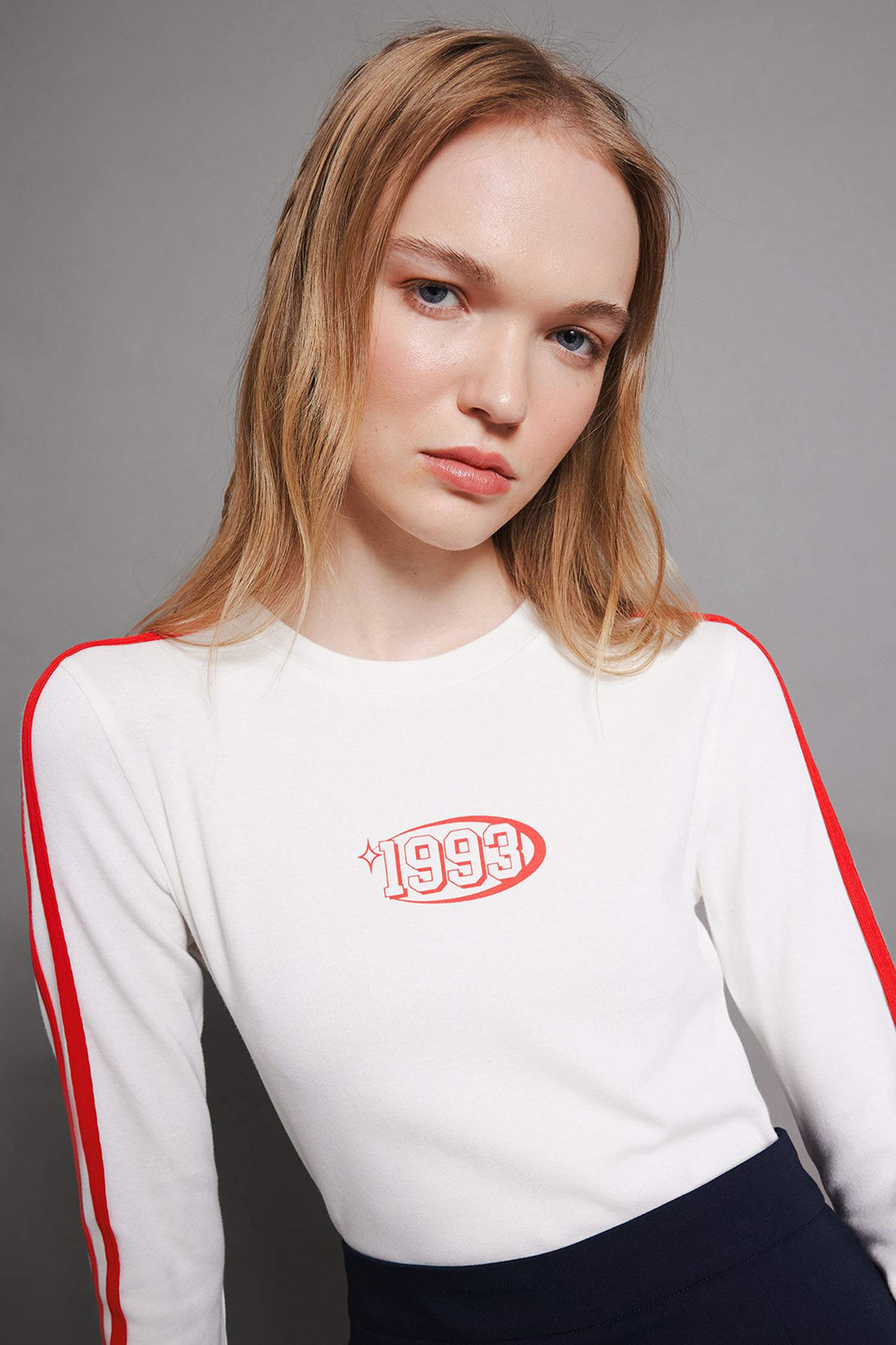 Fitted Vücuda Oturan Bisiklet Yaka Baskılı Ribana Uzun Kollu Tişört