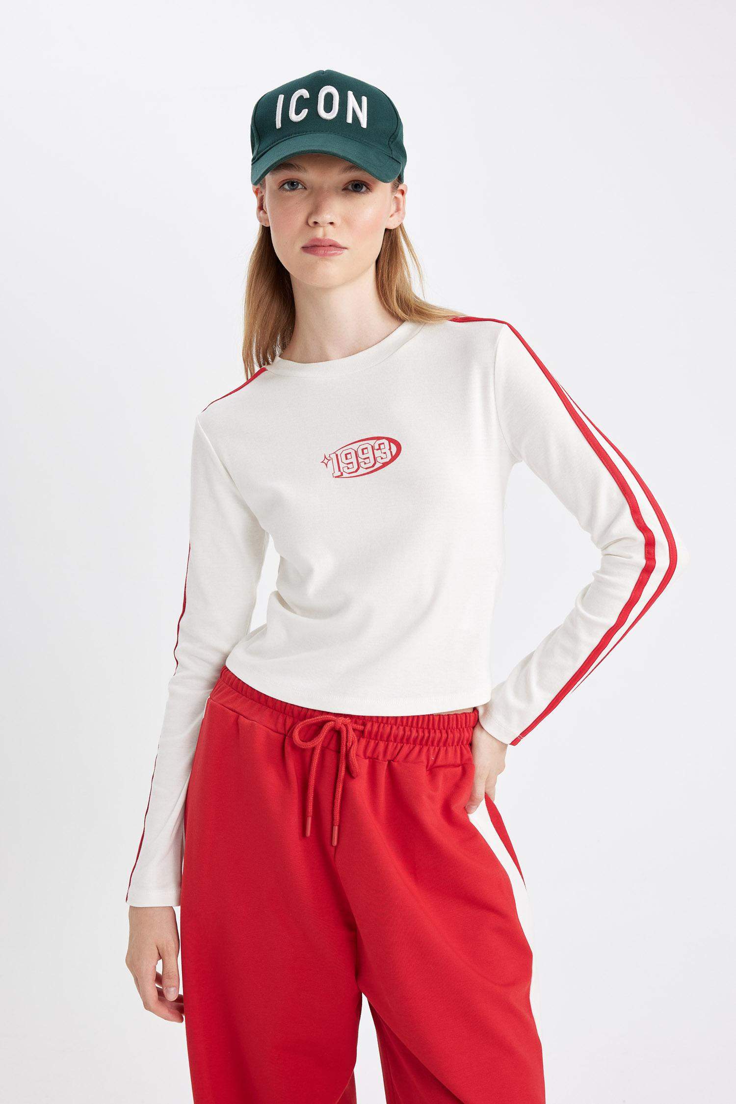 Fitted Vücuda Oturan Bisiklet Yaka Baskılı Ribana Uzun Kollu Tişört