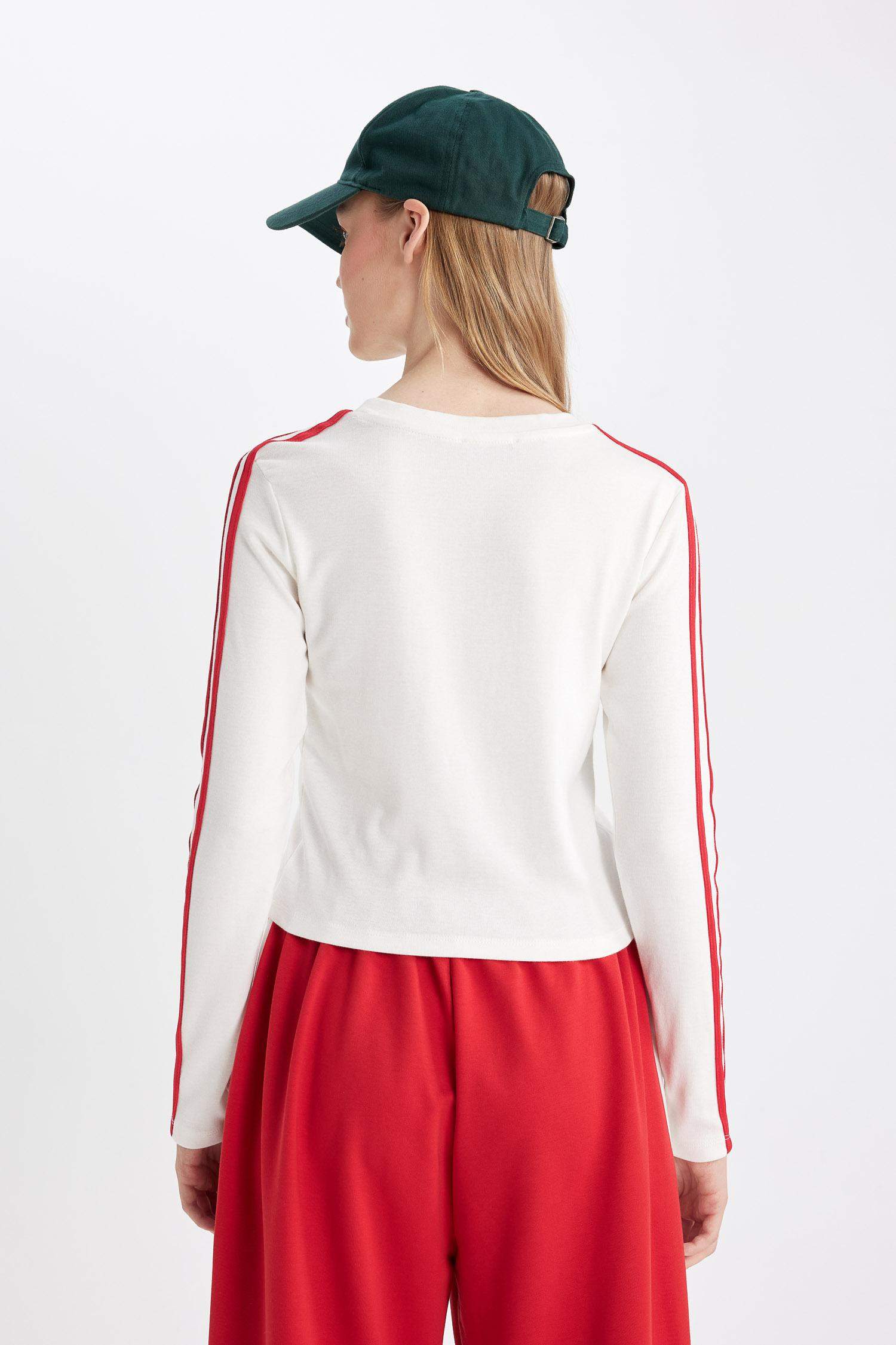 Fitted Vücuda Oturan Bisiklet Yaka Baskılı Ribana Uzun Kollu Tişört