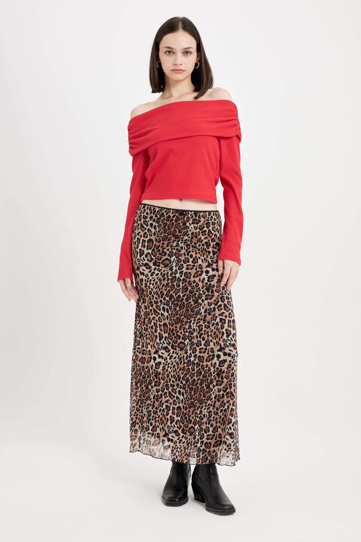 تيشيرت كم طويل سليم فيت مضلع بكتف مكشوف