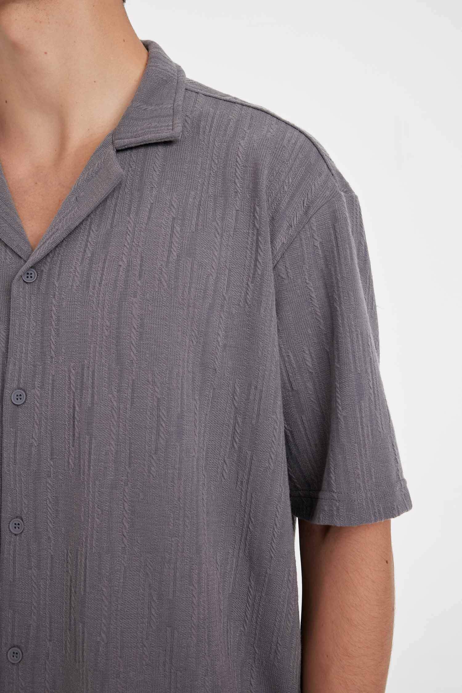 Regular Fit Resort Collar Short Sleeve Shirt