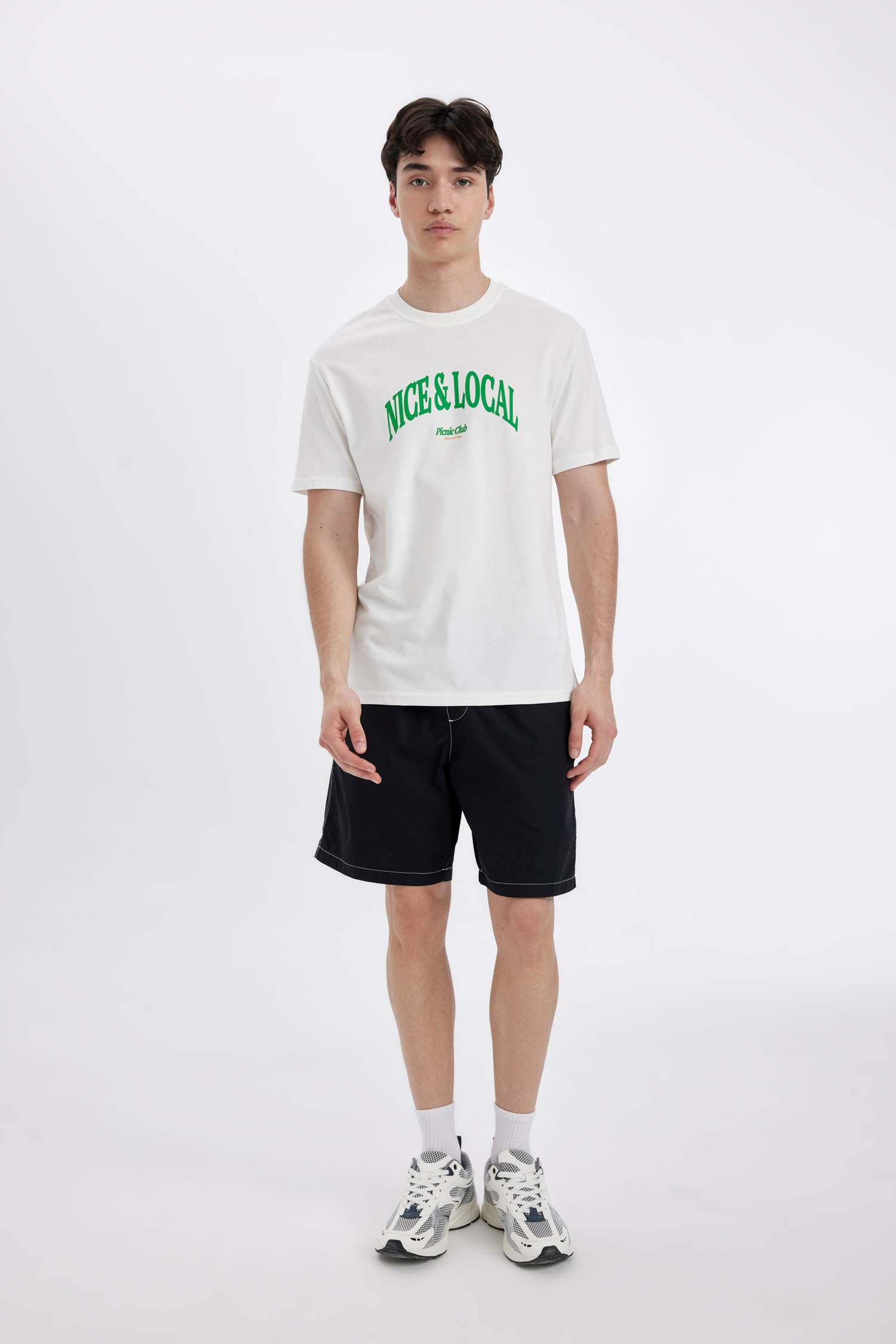 تيشيرت مطبوع قصة عادية برقبة مستديرة