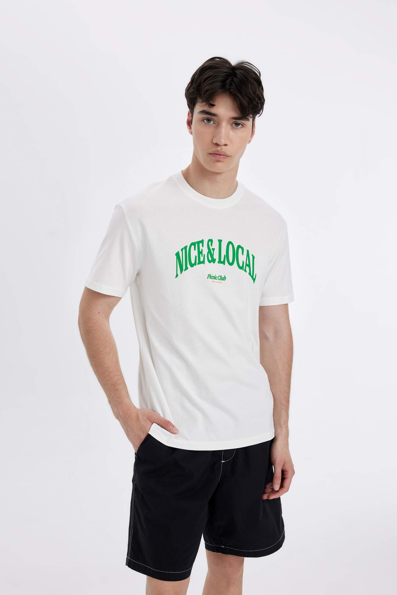 تيشيرت مطبوع قصة عادية برقبة مستديرة